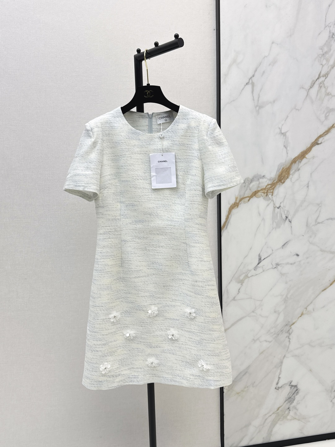 NO:839980,C Home 26Ss————The latest woven dress for spring and summer. Imported woolen fabrics are of high quality. The tweed fabrics create a model of ladylike style. The whole-body woven texture is fresh and refined. They all show elegant taste. The first choice for fashionable and refined wear in all seasons. Elegant temperament. Sweet and age-reducing. One color ready for sale smlxl,,chanel,skirts,19860909C家 26Ss———— 春夏最新款编织连衣裙进口粗纺羊毛呢面料质感上乘 粗花毛呢面料打造名媛风典范 通体编织肌理感尽显清新脱俗 都彰显优雅品味 四季时髦精穿搭首选 气质优雅 甜美减龄 一色现货发售smlxl,,chanel,skirts,,Women's clothing