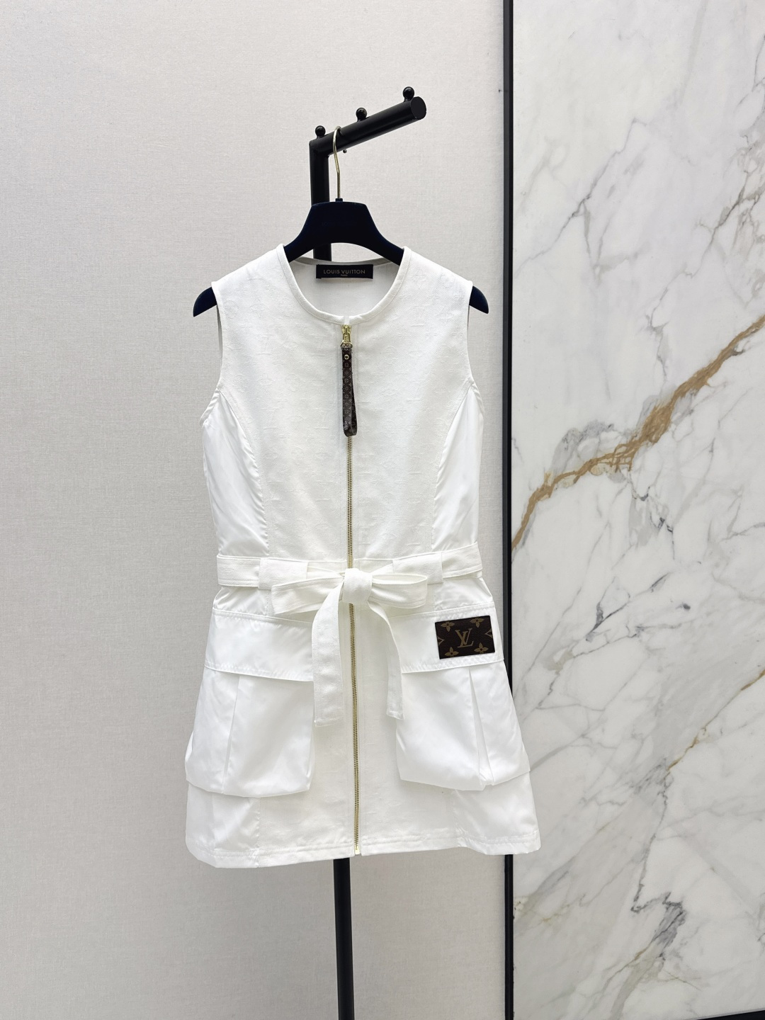 NO:840010,L Family 26Ss————The latest classic presbyopic sleeveless dress for spring and summer. It is fashionable and low-key. It has a luxurious and high-end temperament. The version is versatile and not picky. Two colors are available in stock. sml, louis vuitton, skirts,19860909L家 26Ss————春夏最新款经典老花无袖连衣裙时髦低调 气质又奢华高级 版型百搭不挑人 两色现货发售sml,,louis vuitton,skirts,,Women's clothing