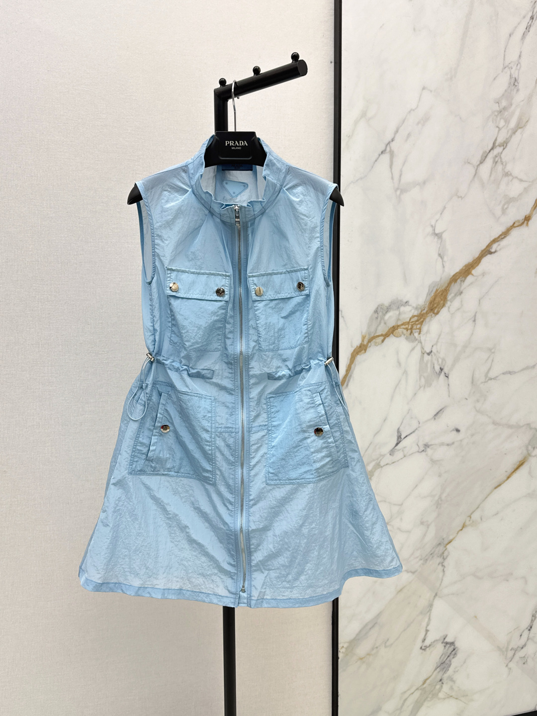 NO:840023,PD 26Ss————The latest spring and summer drawstring waist sleeveless dress has a super western style. The upper body is casually high-end and effortlessly fashionable. The overall design is simple and generous. The silhouette is comfortable to wear. It is intellectual and atmospheric. It creates a cool and high-end feel. Two colors are available for sale now sml,,skirts,19860909PD 26Ss————春夏最新款抽绳收腰无袖连衣裙版型超洋气 上身就一整个不经意的高级 毫不费力的时髦 整体简约大方 廓形穿着舒适 知性大气 打造飒爽高级感 两色现货发售sml,,skirts,,Women's clothing