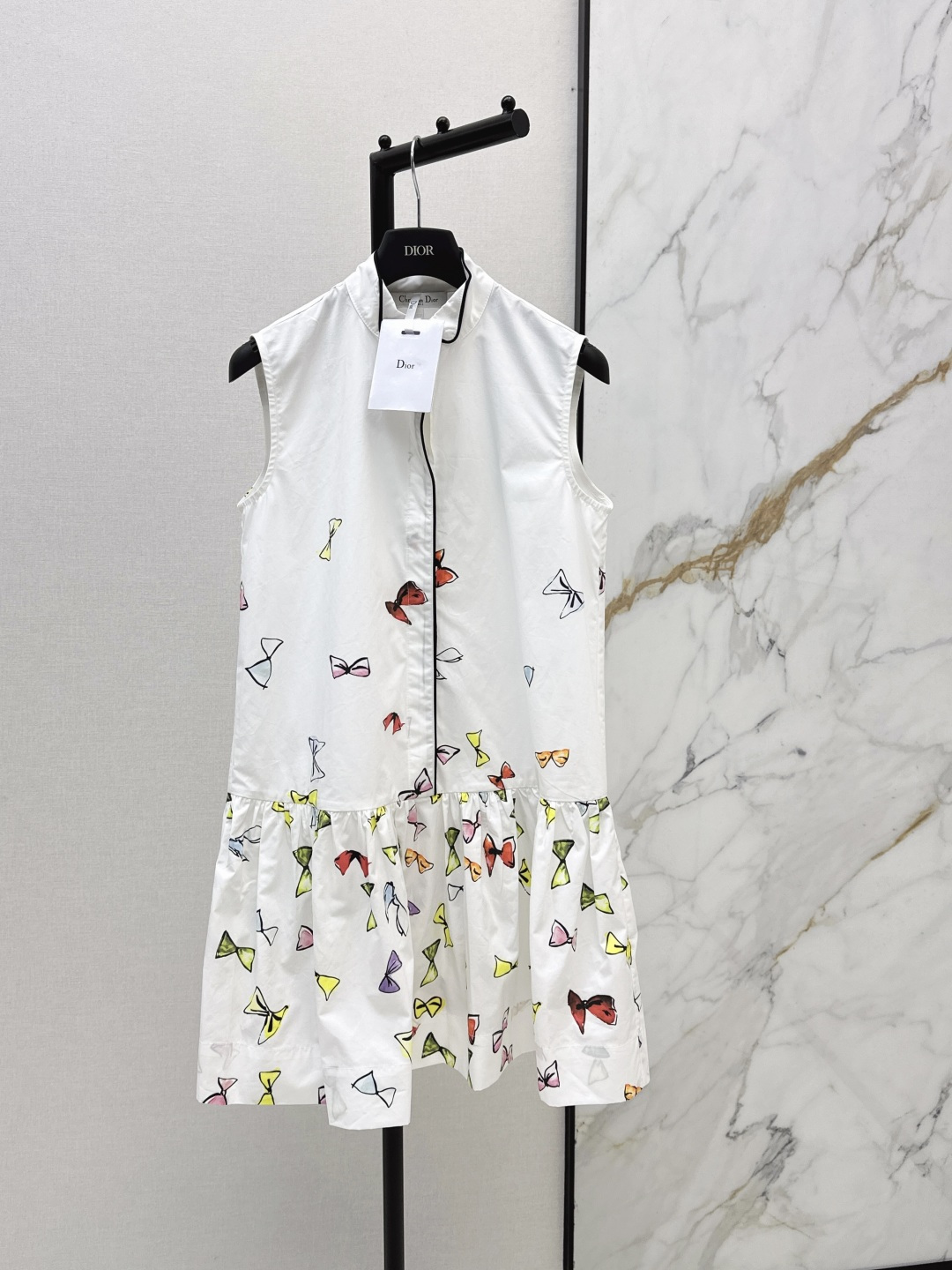 NO:840657,CD 26Ss————The latest butterfly print sleeveless dress for spring and summer with positioning and penetration printing. The style is super western. The upper body is casually high-end. Effortlessly fashionable. The overall is simple and elegant. The silhouette is comfortable to wear. Intelligent and atmospheric. Creates a cool and high-end feel. Customized molding accessories. One color ready for sale smlxl,,skirts,19860909CD 26Ss————春夏最新款蝴蝶印花无袖连衣裙定位渗透印花 版型超洋气 上身就一整个不经意的高级 毫不费力的时髦 整体简约大方 廓形穿着舒适 知性大气 打造飒爽高级感 开模定制配件 一色现货发售smlxl,,skirts,,Women's clothing