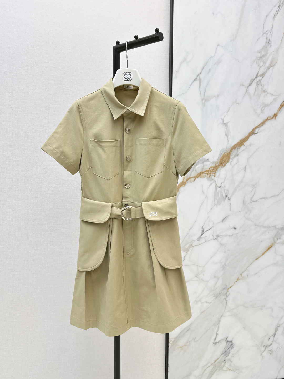 NO:840645,Loe 26Ss————The latest spring and summer embroidered lapel dress classic design. The upper body is exquisite and capable. It can be matched easily. The customized imported fabric is crisp and stylish. It has a full sense of luxury. One color ready for sale sml,,loewe,skirts,19860909Loe 26Ss————春夏最新款刺绣装饰翻领连衣裙经典款设计 上身精致又干练得体 搭配起来随心应手 定制的进口面料挺括有型 满满的高级感 一色现货发售sml,,loewe,skirts,,Women's clothing