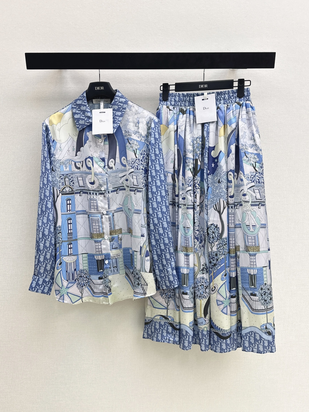 NO:841304,Shirt Skirt CD 26Ss————The latest spring and summer logo printed suit has a cute style. It is full of small details and is a plus. It is exquisite in workmanship. It is fashionable to reduce age. It has a good hold style. It wins the hearts of fairies. It is soft and textured. It is made in one color. Ready for sale sml,,skirts,19860909衬衣 半裙CD 26Ss————春夏最新款logo印花套装可A可乖的风格 满满小细节太加分 做工精致 减龄时尚 好HOLD住造型 深得仙女心 柔软有质感一色分开发 现货发售sml,,skirts,,Women's clothing