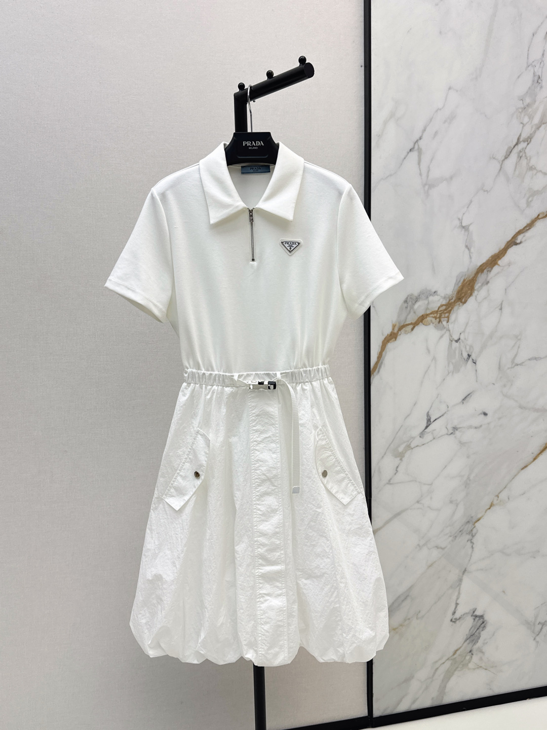 NO:841322,PD 26Ss————The latest spliced ​​nylon design long dress in spring and summer, classic design. The upper body is exquisite and capable. It can be matched easily. The customized imported fabric is crisp and stylish. It has a full sense of luxury. Two colors are available for sale sml,,skirts,19860909PD 26Ss————春夏最新款拼接尼龙设计长款连衣裙经典款设计 上身精致又干练得体 搭配起来随心应手 定制的进口面料挺括有型 满满的高级感 两色现货发售sml,,skirts,,Women's clothing