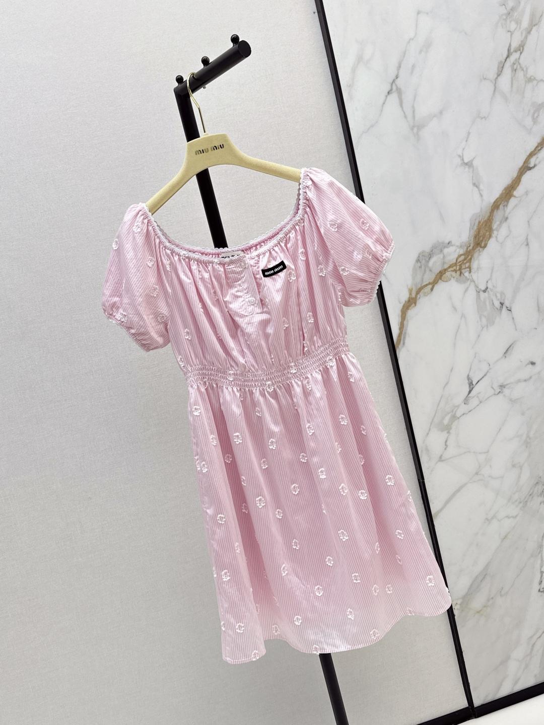 NO:841339,PD 26Ss————The latest spring and summer three-dimensional flower fabric pink dress, the upper body is full of fashionable and high-end, and has its own aura. The fabric texture is very nice, fashionable and high-end, and the color is super positive. The upper body looks white and slim. It has a cool and handsome classic series. It has wind when walking. The upper body has a full aura. The length is just right and easy to control. One color ready for sale sml,,skirts,19860909PD 26Ss————春夏最新款立体花朵面料粉色连衣裙上身就是满满的时髦高级感自带气场 面料质感很奈斯 时髦又高级 颜色超级正 上身显白又显瘦 自带酷帅感的经典系列 走路都带风 上身气场全开 长度恰到好处 轻松驾驭 一色现货发售sml,,skirts,,Women's clothing