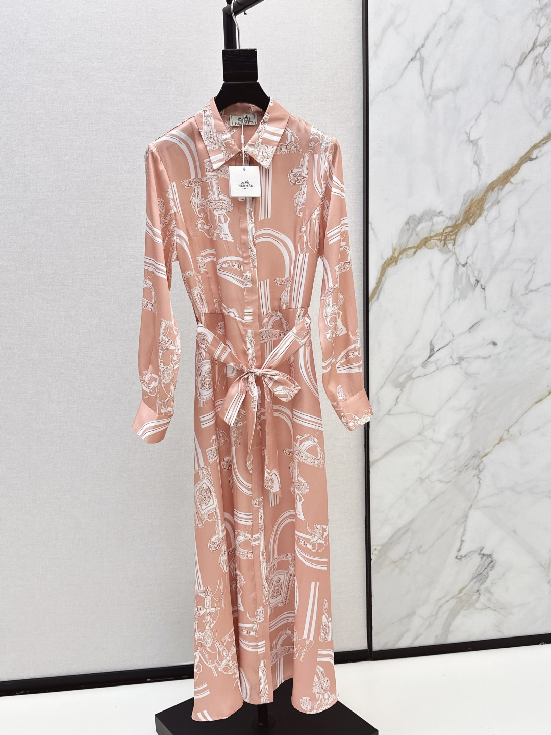 NO:842246,Her 26Ss————The latest printed silk dress in early spring, 100% silk fabric, retro and fashionable, low-key temperament, luxurious and high-end, versatile and not picky, customized technical fabrics, quality of workmanship depends on the details, a must-have for white, rich and beautiful people. One color ready for sale smlxl,,skirts,real silk,19860909Her 26Ss————早春最新款印花真丝连衣裙百分百真丝面料 复古时髦 低调气质又奢华高级 版型百搭不挑人 定制科技面料 做工品质看细节 白富美必入 一色现货发售smlxl,,skirts,real silk,,Women's clothing