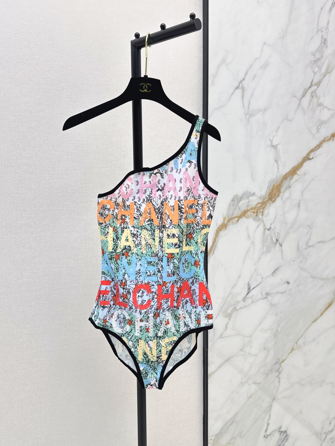 NO:842253,C Home 26Ss————The latest graffiti one-piece swimsuit for spring and summer. A seaside hot girl atmosphere artifact. It has a unique cool temperament and can easily create right-angled shoulders. It can also modify the arm lines. It is very photogenic. The color is bright and full of summer vitality. It has a sweet and cool feeling. It uses a gradient background color with contrasting letters. It can also be worn inside and outside as a hot girl top. It is so fragrant to wear multiple clothes. One color ready for sale sml,, chanel, swimsuits,19860909C家 26Ss————春夏最新款涂鸦连体泳衣 海边辣妹氛围感神器 自带独特的酷飒气质,轻松打造直角肩 又能修饰手臂线条 上镜超有辨识度 色彩明快又充满夏日活力 甜酷感拉满 以渐变底色搭配撞色字母 也能内搭外穿当辣妹上衣 一衣多穿太香了 一色现货发售sml,,chanel,swimsuits,,Women's clothing