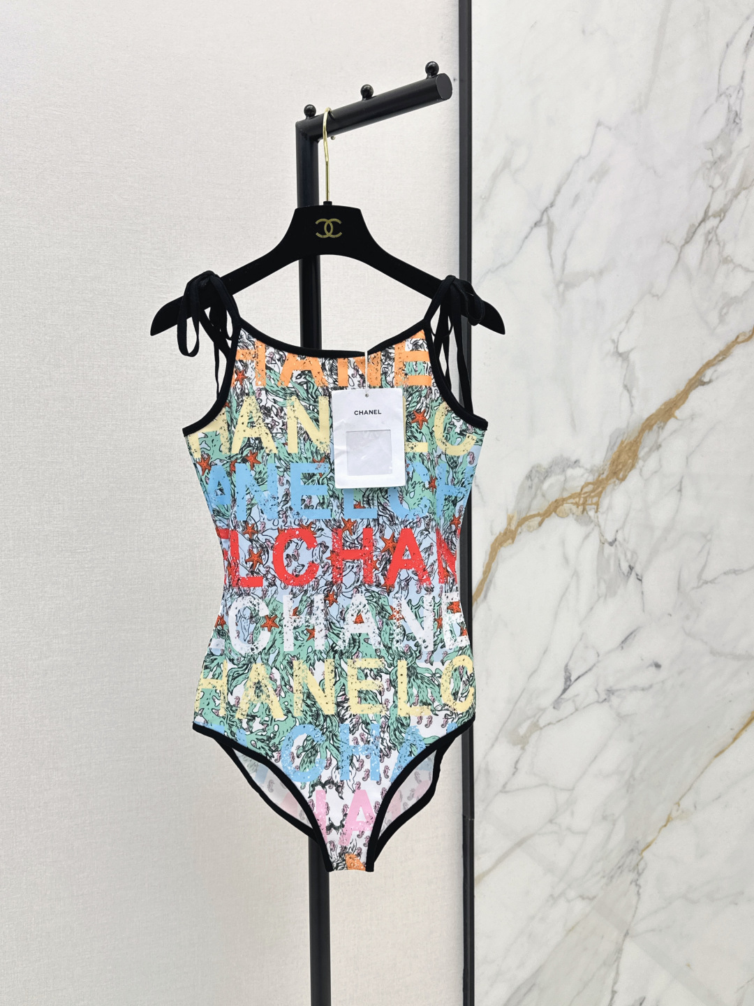 NO:842259,C Home 26Ss————The latest graffiti one-piece swimsuit for spring and summer. A seaside hot girl atmosphere artifact. It has a unique cool temperament and can easily create right-angled shoulders. It can also modify the arm lines. It is very photogenic. The color is bright and full of summer vitality. It has a sweet and cool feeling. It uses a gradient background with contrasting letters. It can also be worn inside and outside as a hot girl top. It is so fragrant to wear more than one suit. Two colors are available for sale sml,, chanel, swimsuits,19860909C家 26Ss————春夏最新款涂鸦连体泳衣 海边辣妹氛围感神器 自带独特的酷飒气质,轻松打造直角肩 又能修饰手臂线条 上镜超有辨识度 色彩明快又充满夏日活力 甜酷感拉满 以渐变底色搭配撞色字母 也能内搭外穿当辣妹上衣 一衣多穿太香了 两色现货发售sml,,chanel,swimsuits,,Women's clothing