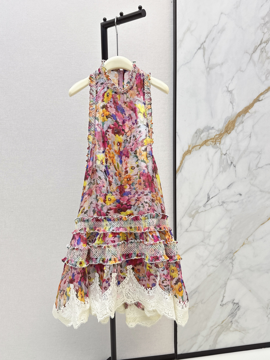 NO:842983,Exclusive first release of Zimmen-M 26Ss - the latest resort-style printed dress for spring and summer. Elegant and fresh resort-style atmosphere. Elegant pattern printing. Romantic and elegant white and rich beauty must-have item. Silk blended fabric. One color ready for sale. smlxl,,skirts,real silk,19860909独家首发 Zimmen-M 26Ss———春夏最新款度假风印花连衣裙淡雅清新的度假风气息 优雅图案印花浪漫优雅的白富美必备单品 真丝混纺面料 一色现货发售smlxl,,skirts,real silk,,Women's clothing