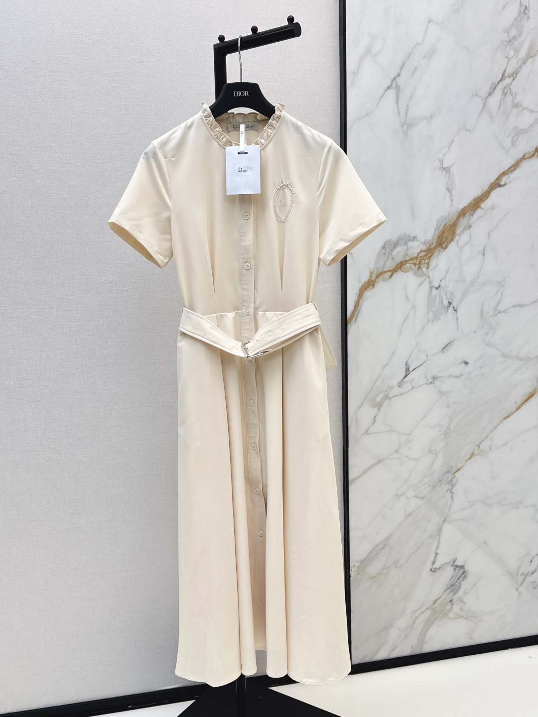 NO:843750,CD 26Ss————The latest elegant lady long dress in spring and summer, the whole piece is cut three-dimensionally. It is all-around exquisite and can be worn by celebrities. The upper body is super covered and the body is slimming. The proportion of the legs is super stretched. It is simple and refreshing. It has a refreshing and fashionable sense of high-end. It is elegant and fashionable in daily life. It is very versatile. The color is very beautiful. The fabric is high-end and textured. Two colors are available for sale sml,,skirts,19860909CD 26Ss————春夏最新款优雅lady长款连衣裙整件立体剪裁 全方位精致做明星穿搭 上身超级遮肉显瘦 超拉腿部比例 简简单单 穿出清爽时髦的高级感 日常优雅又时髦巨百搭 颜色很好看 面料高级又有质感 两色现货发售sml,,skirts,,Women's clothing