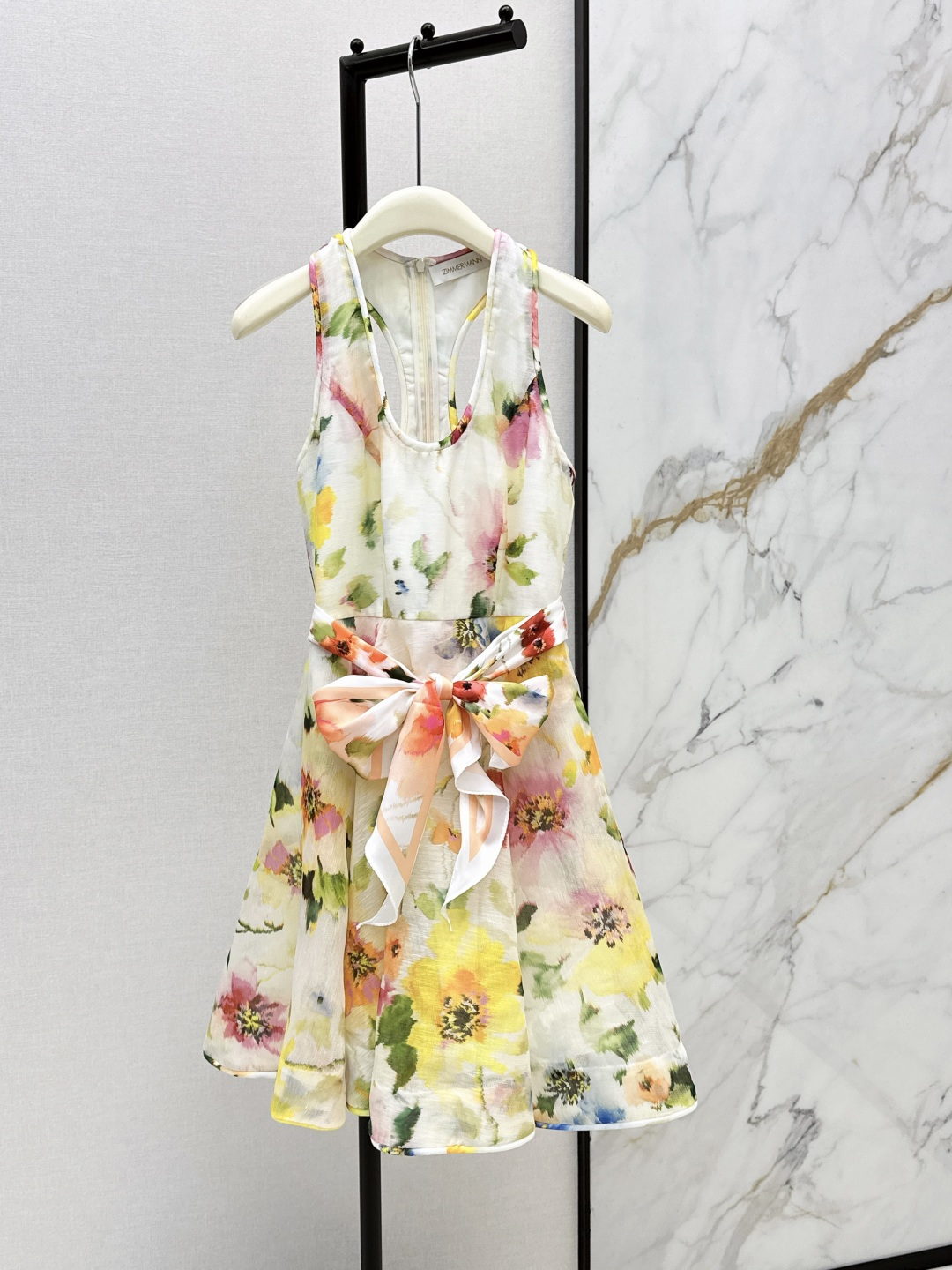 NO:843770,Exclusive first release of Zimmen-M 26Ss - the latest resort-style Southern French relaxed sleeveless floral dress in early spring. Elegant and fresh resort-style atmosphere. Elegant pattern printing, romantic and elegant white and rich beauty must-have item. One color ready for sale smlxl,,skirts,19860909独家首发 Zimmen-M 26Ss———早春最新款度假风南法松弛无袖花卉连衣裙淡雅清新的度假风气息 优雅图案印花浪漫优雅的白富美必备单品 一色现货发售smlxl,,skirts,,Women's clothing
