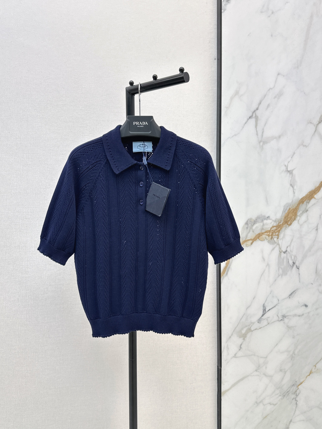 NO:843751,PD 26Ss————The latest long-term hollow crocheted polo sweater in spring and summer. A must-have for Bai Fumei. It looks great when worn alone or as an inner layer. It is versatile and versatile and has a slim fit. The texture of 16-needle imported yarn is super comfortable. The upper body is extremely slim. Simple, elegant and high-end. One color ready for sale sml,,19860909PD 26Ss———春夏最新款长期主义镂空钩花polo针织衫 白富美必入神器 单穿做内搭搭配都超级好看 万能百搭修身版型超显瘦 16针进口纱线质感超舒适 版型上身巨显瘦 简约优雅又高级 一色现货发售sml,,,Women's clothing