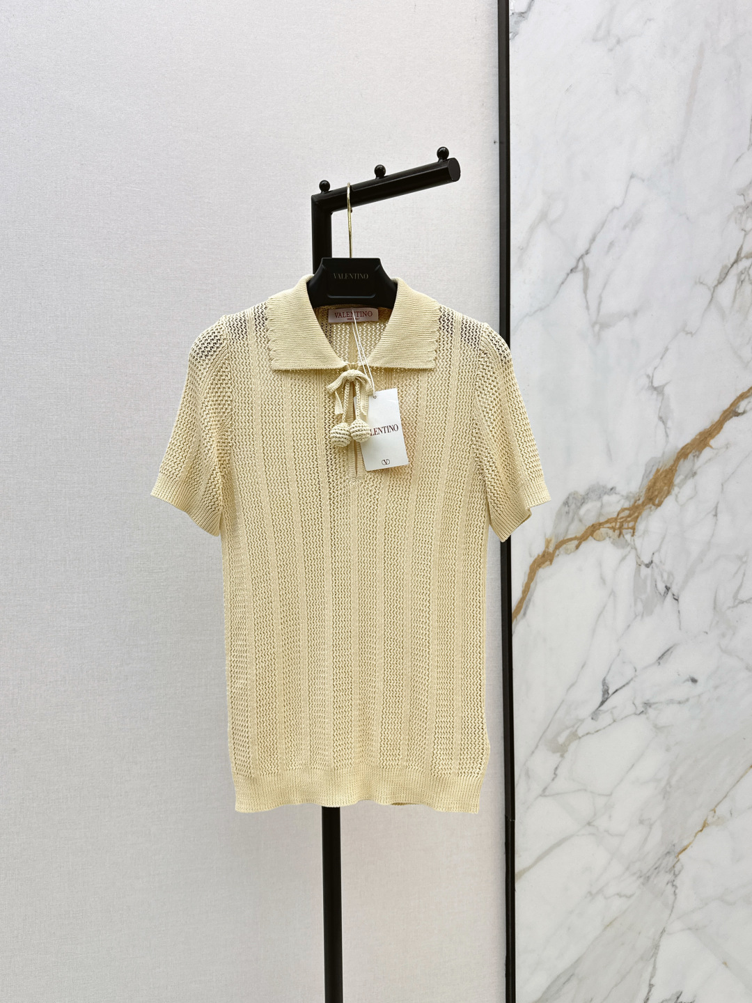 NO:843771,VLTN 26Ss————The latest style for girls in spring and summer. Customized hand hook cherry pendant knitted short-sleeved sweater. 18-gauge imported pure cotton yarn. Temperament, girly style, age-reducing and sweet flavor. Unpretentious version. The upper body is very slim. One color ready for sale, sml, sweaters, T-shirt,19860909VLTN 26Ss————春夏最新款少女穿搭定制手勾樱桃吊坠针织短袖毛衣18针进口纯棉纱线 气质少女风减龄甜美气息 不挑人版型上身巨显瘦 一色现货发售sml,,sweaters,T-shirt,,Women's clothing