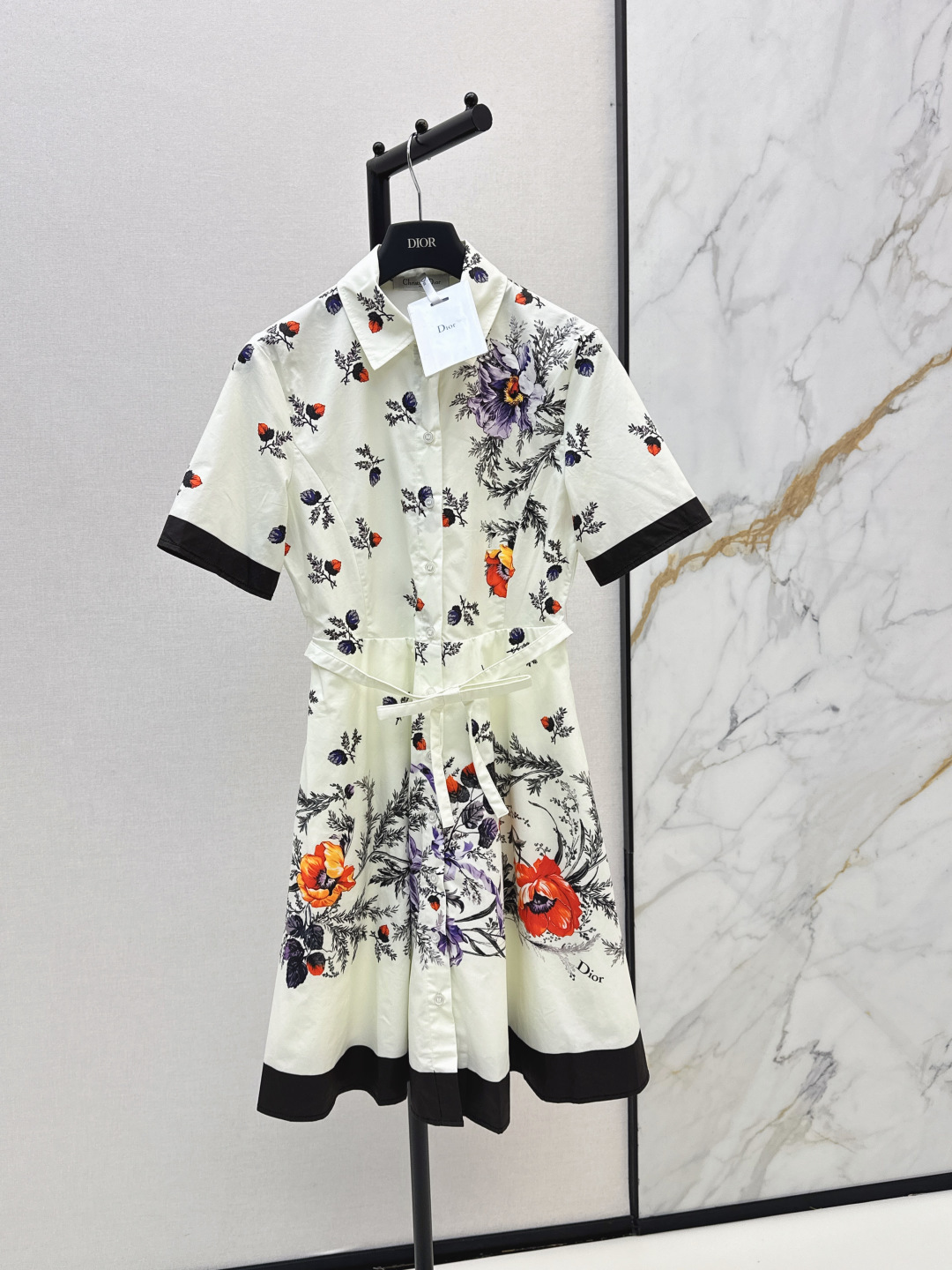 NO:845983,CD 26Ss————The latest spring and summer floral pattern printed lapel dress with positioning and penetration printing. Fashionable, low-key, luxurious and high-end. The version is versatile and not picky. One color ready for sale smlxl,,skirts,19860909CD 26Ss————春夏最新款花卉图案印花翻领连衣裙定位渗透印花 时髦低调气质又奢华高级 版型百搭不挑人 一色现货发售smlxl,,skirts,,Women's clothing