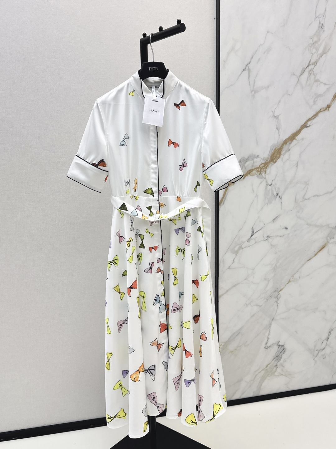 NO:845987,CD 26Ss————The latest spring and summer long lapel dress with floral pattern, positioning and permeable printing. Fashionable, low-key temperament, luxurious and high-end. The version is versatile and not picky. One color ready for sale smlxl,,skirts,19860909CD 26Ss————春夏最新款花卉图长款翻领连衣裙定位渗透印花 时髦低调气质又奢华高级 版型百搭不挑人 一色现货发售smlxl,,skirts,,Women's clothing
