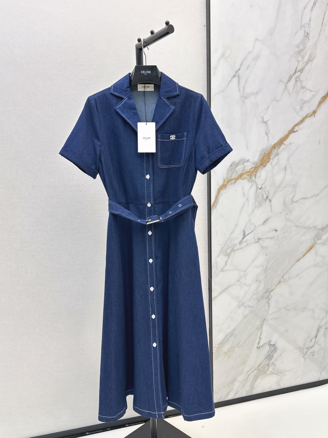 NO:856437,Ce 26Ss————The latest spring and summer long dress with Arc de Triomphe embroidery decoration. Super fashionable. The upper body is cool and sassy in individual colors. The texture is fine and the cotton feels natural and has a muscular feel. Two colors are available in stock. sml,,skirts,19860909Ce 26Ss————春夏最新款凯旋门刺绣装饰长款连衣裙 超时髦 个性色调上身又酷又飒爽 纹理细腻棉感自然 有筋骨感 两色现货发售sml,,skirts,,Women's clothing
