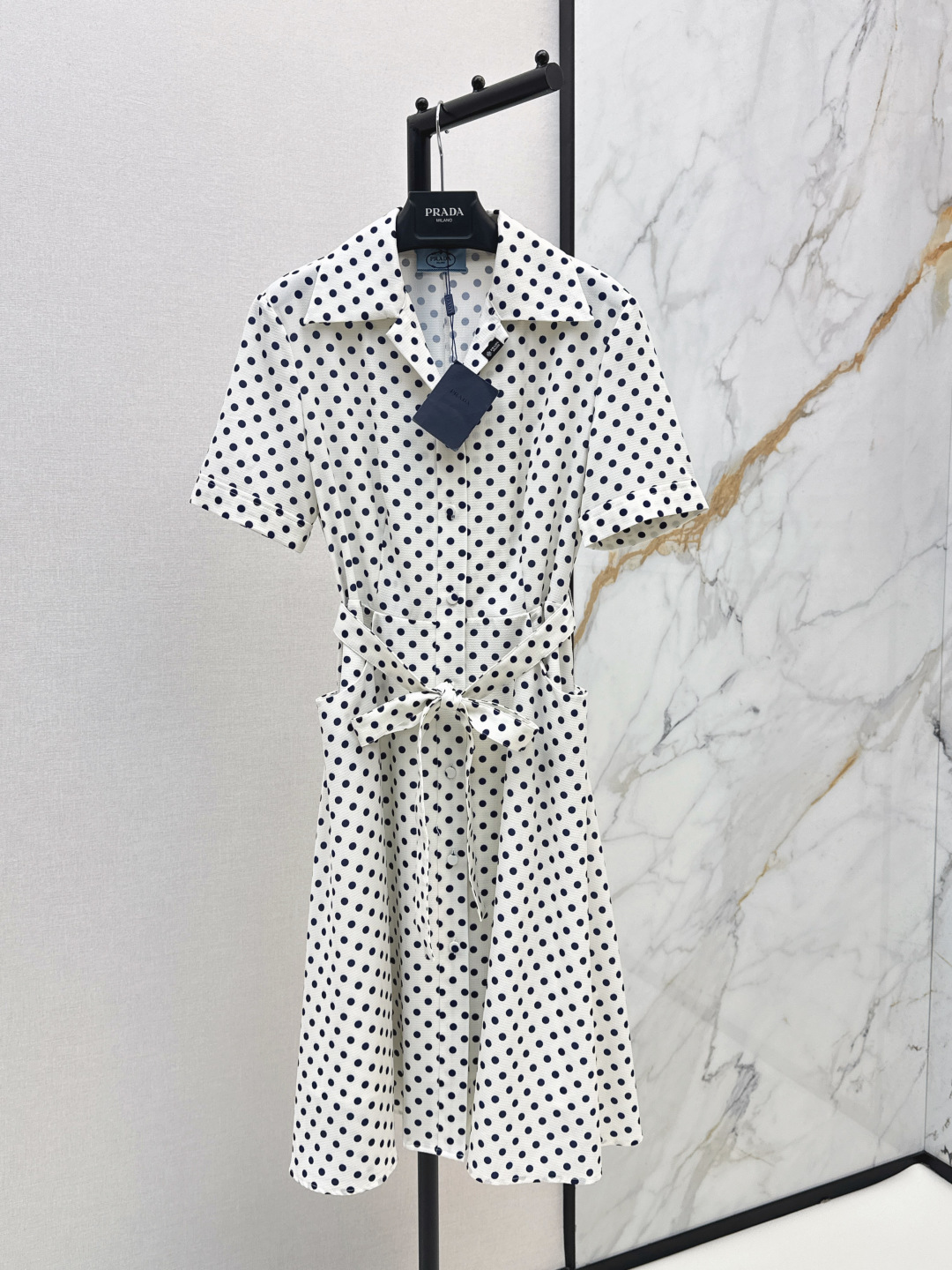 NO:856368,PD 26Ss————The latest retro temperament polka dot dress in spring and summer. The upper body is full of fashionable and high-end sense and has its own aura. The fabric texture is very nice, fashionable and high-end. The color is super positive. The upper body is white and slim. It has a cool and handsome classic series. It has wind when walking. The upper body has a full aura. The length is just right and easy to control. One color ready for sale sml,,skirts,19860909PD 26Ss————春夏最新款复古气质波点连衣裙 上身就是满满的时髦高级感自带气场 面料质感很奈斯 时髦又高级 颜色超级正 上身显白又显瘦 自带酷帅感的经典系列 走路都带风 上身气场全开 长度恰到好处 轻松驾驭 一色现货发售sml,,skirts,,Women's clothing