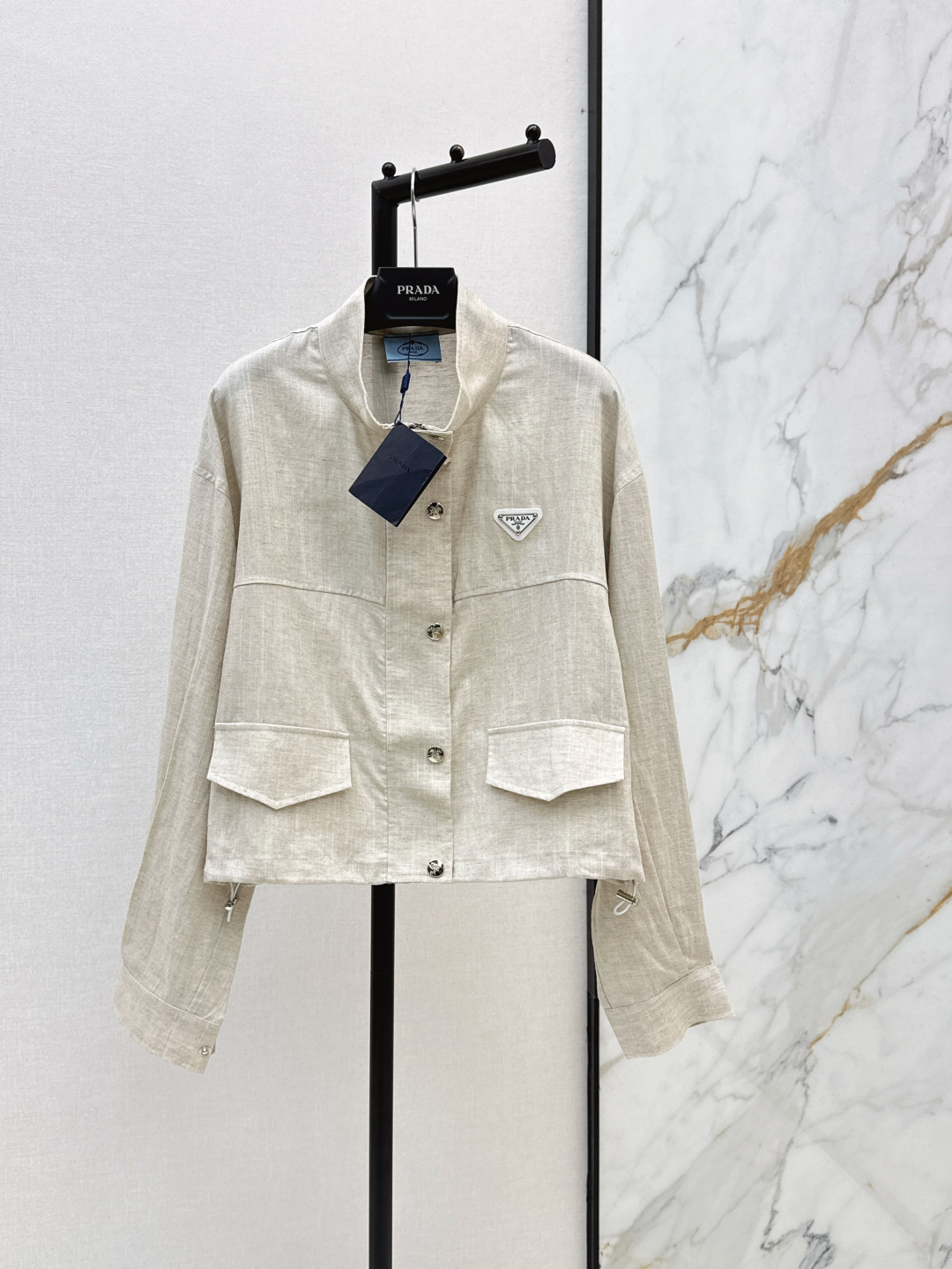 NO:858025,PD 26Ss————The latest spring and summer short style high-end linen jacket, high-intelligence and minimalist style. Temperament, short style, not picky, fashionable and elegant~~ linen blended fabric, one color ready for sale sml,,jackets & coats,19860909PD 26Ss————春夏最新款短款高级感亚麻外套高智感极简风穿搭 气质小短款不挑人 又A又飒的时髦精穿搭～～亚麻混纺面料 一色现货发售sml,,jackets & coats,,Women's clothing