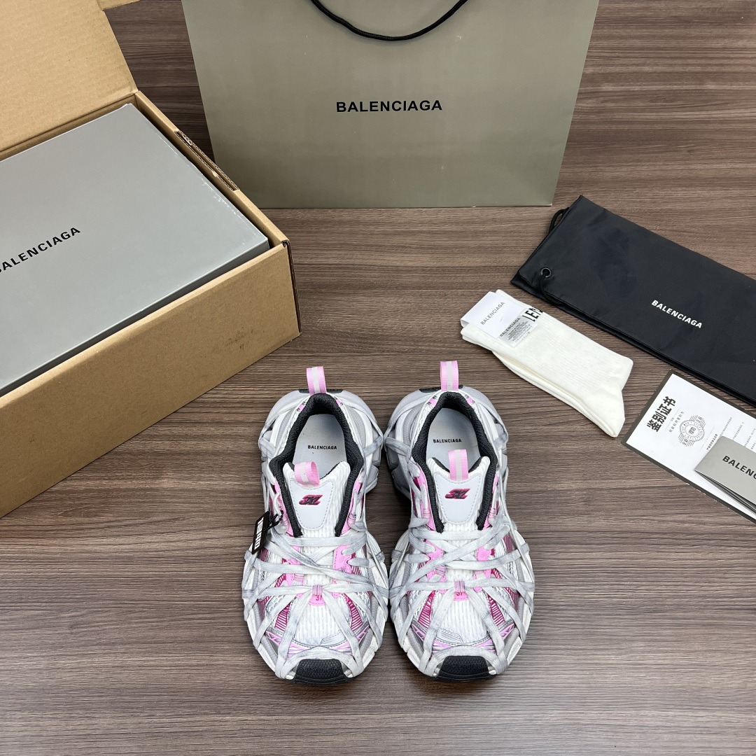 NO:258367,The top version of Balenciaga Phantom Sneaker Balenciaga new ten-generation white powder strap trend running shoes. While continuing the outdoor contour and complex upper structure of the Track Trainer, the new version adds transparent strap parts to the heel, making the whole shoe look more retro. Packaging: Full set of Dewu accessories reinforced aircraft box packaging!  Number of codes: 35-46 codes!  (positive size), daddy shoes, balenciaga, balenciaga, tom ford19860909顶级版本Balenciaga Phantom Sneaker 巴黎世家全新做旧十代白粉绑带潮流跑鞋 在延续 Track Trainer 户外轮廓和复杂鞋面结构的同时,新版本在后跟位置增加了透明带的部件,整鞋看起来更加复古. 包装:全套得物配件加固飞机盒包装！ 码数:35-46码！(正码),老爹鞋,balenciaga,balenciaga,tom ford,Women's Shoes