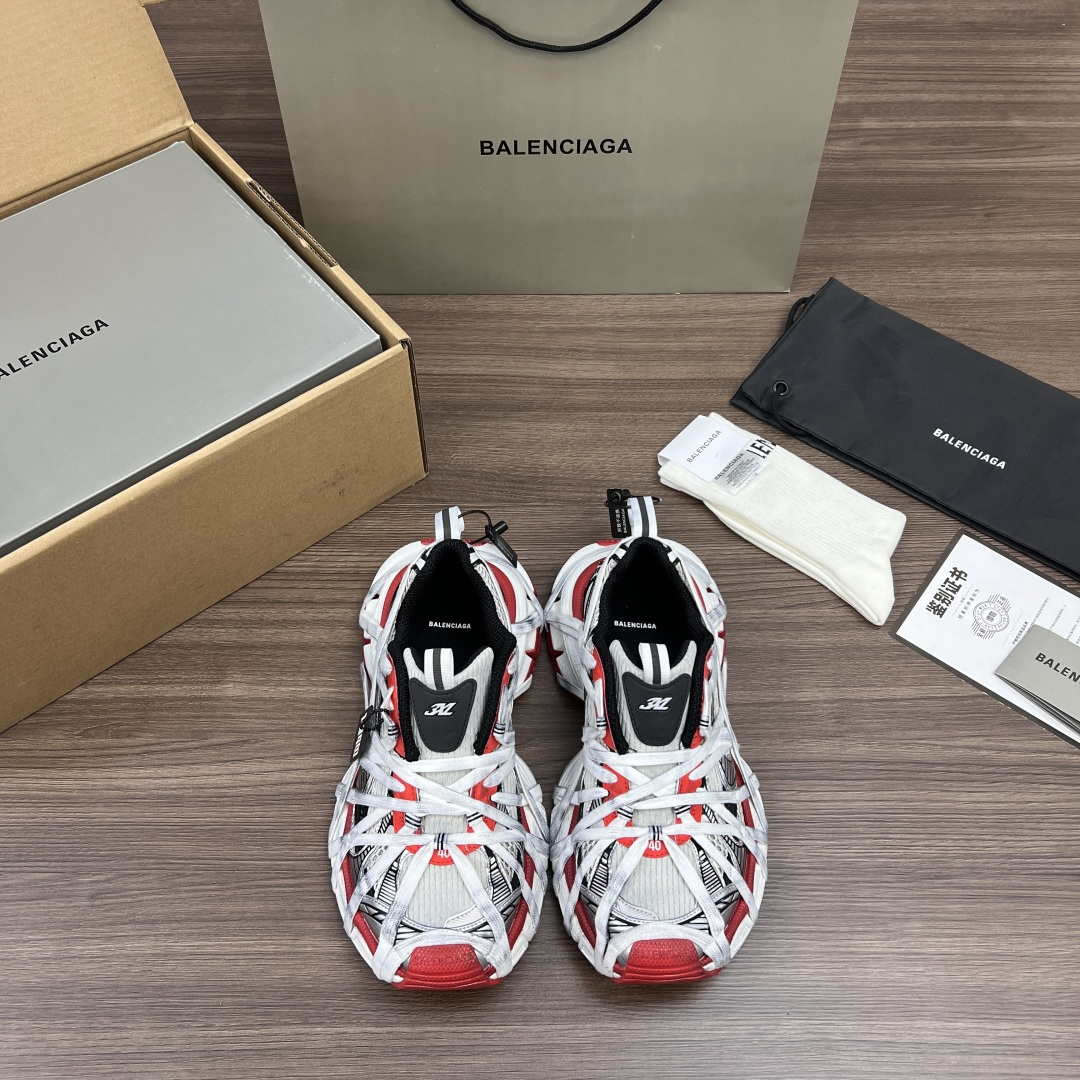 NO:258369,The top version of Balenciaga Phantom Sneaker is a brand new and old ten generation black and red strap-shaped running shoes. While continuing the outdoor contour and complex upper structure of the Track Trainer, the new version adds transparent strap parts to the heel, making the whole shoe look more retro. Packaging: Full set of Dewu accessories reinforced aircraft box packaging!  Number of codes: 35-46 codes!  (positive size), daddy shoes, balenciaga, balenciaga, tom ford19860909顶级版本Balenciaga Phantom Sneaker 巴黎世家全新做旧十代黑红绑带潮流跑鞋 在延续 Track Trainer 户外轮廓和复杂鞋面结构的同时,新版本在后跟位置增加了透明带的部件,整鞋看起来更加复古. 包装:全套得物配件加固飞机盒包装！ 码数:35-46码！(正码),老爹鞋,balenciaga,balenciaga,tom ford,Women's Shoes