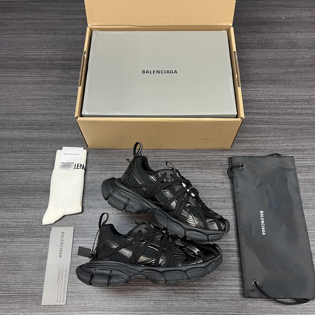 Balenciaga 纯 本Balenciaga巴黎世家 3XL扣式绑带 圆头系带 低帮 老爹鞋 黑色 在延续 Track Trainer 户外轮廓和复杂鞋面结构的同时