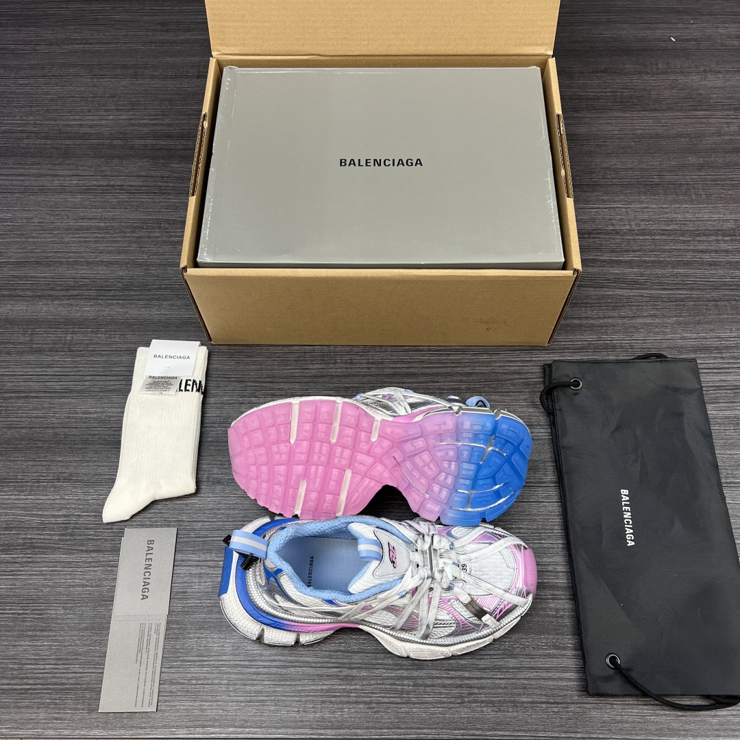 Balenciaga 纯 本Balenciaga巴黎世家 3XL扣式绑带 圆头系带 低帮 老爹鞋 粉蓝 在延续 Track Trainer 户外轮廓和复杂鞋面结构的同时