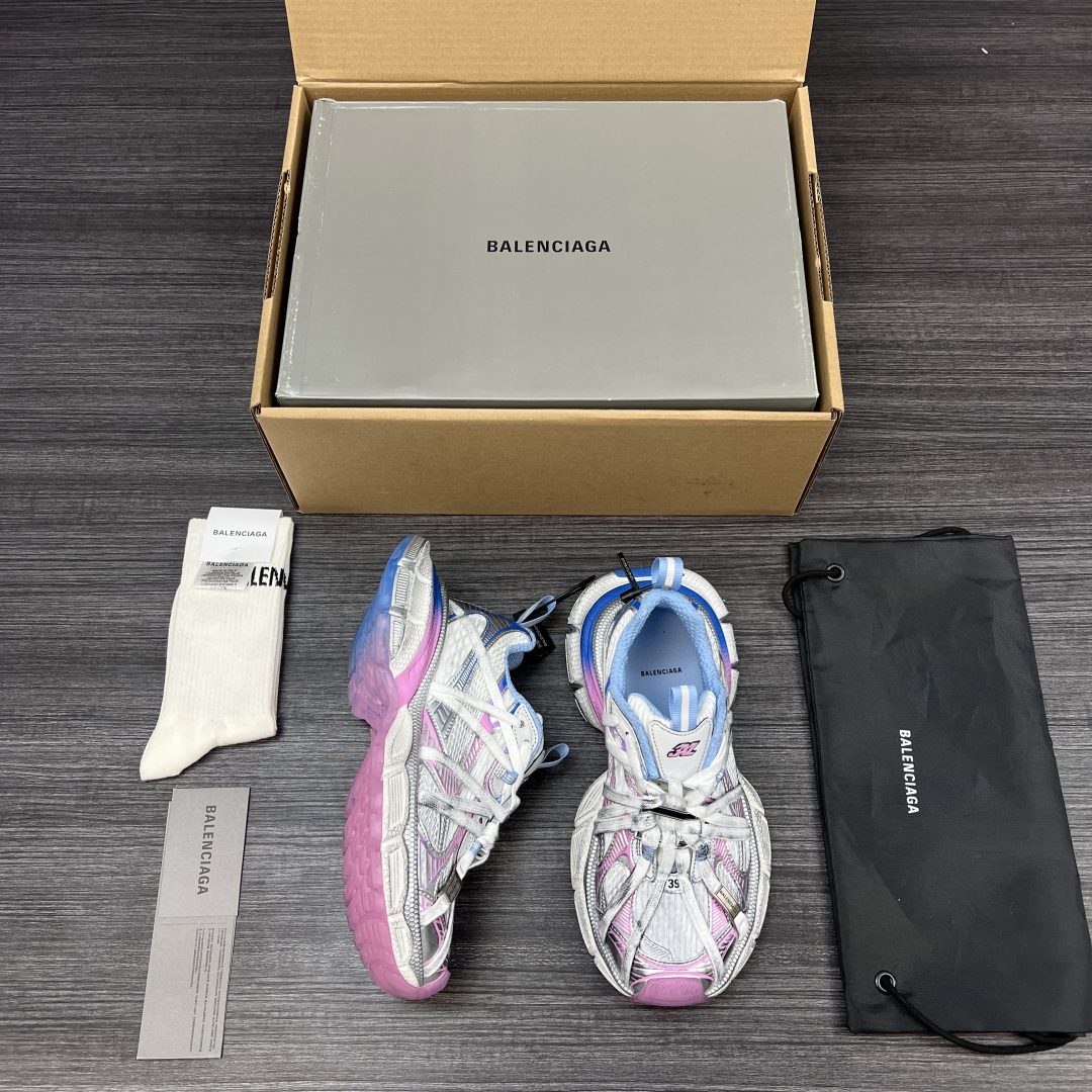Balenciaga 纯 本Balenciaga巴黎世家 3XL扣式绑带 圆头系带 低帮 老爹鞋 粉蓝 在延续 Track Trainer 户外轮廓和复杂鞋面结构的同时