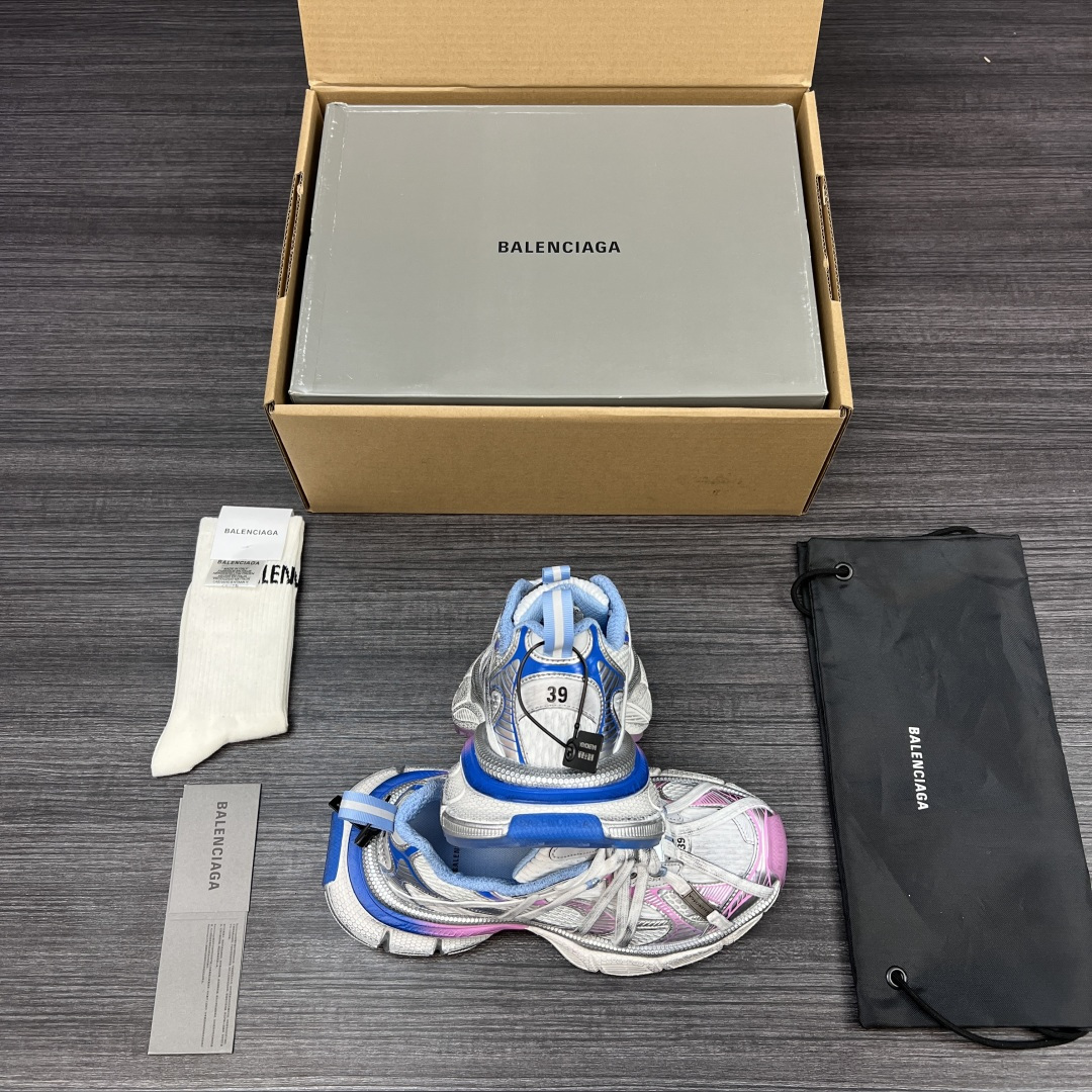 Balenciaga 纯 本Balenciaga巴黎世家 3XL扣式绑带 圆头系带 低帮 老爹鞋 粉蓝 在延续 Track Trainer 户外轮廓和复杂鞋面结构的同时