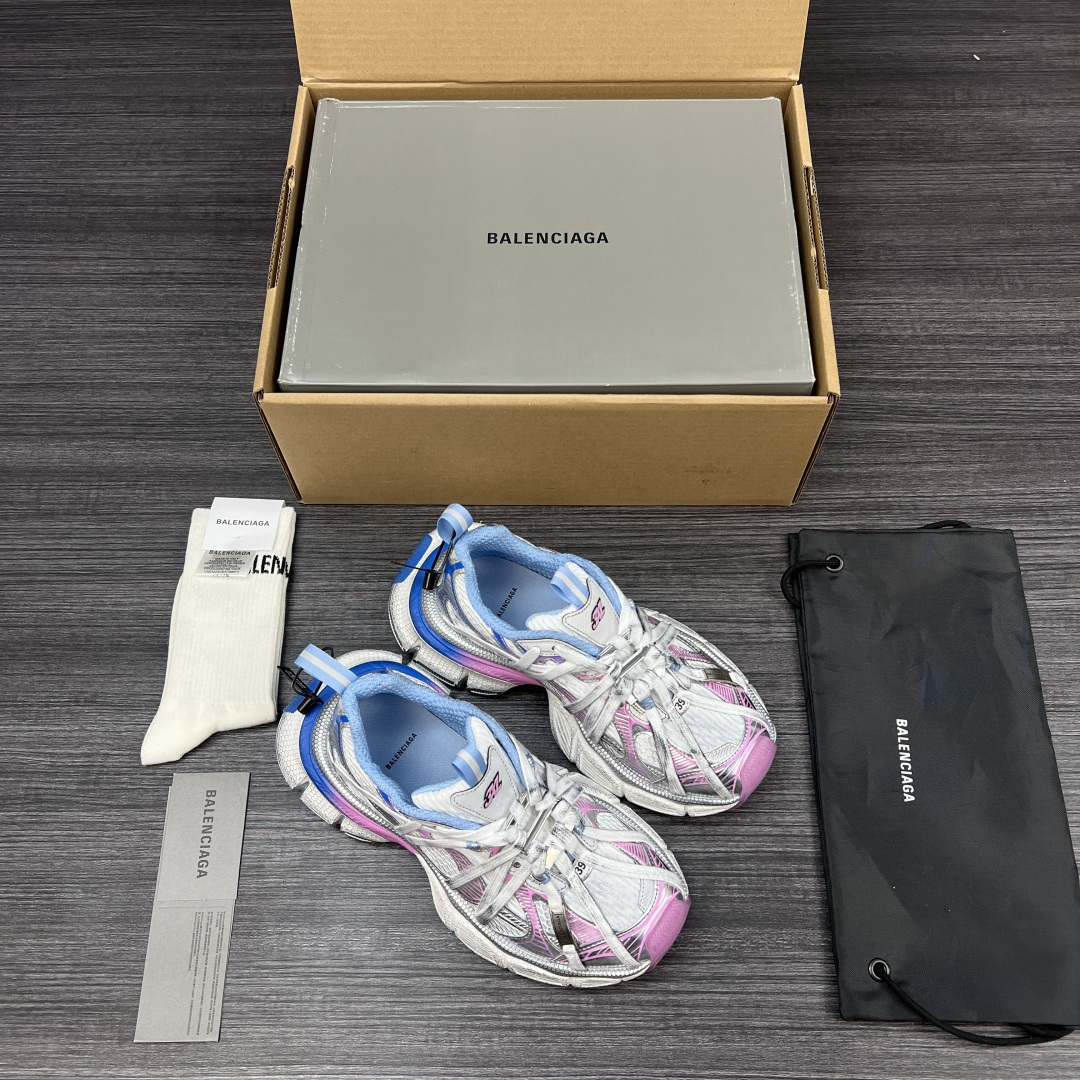 Balenciaga 纯 本Balenciaga巴黎世家 3XL扣式绑带 圆头系带 低帮 老爹鞋 粉蓝 在延续 Track Trainer 户外轮廓和复杂鞋面结构的同时