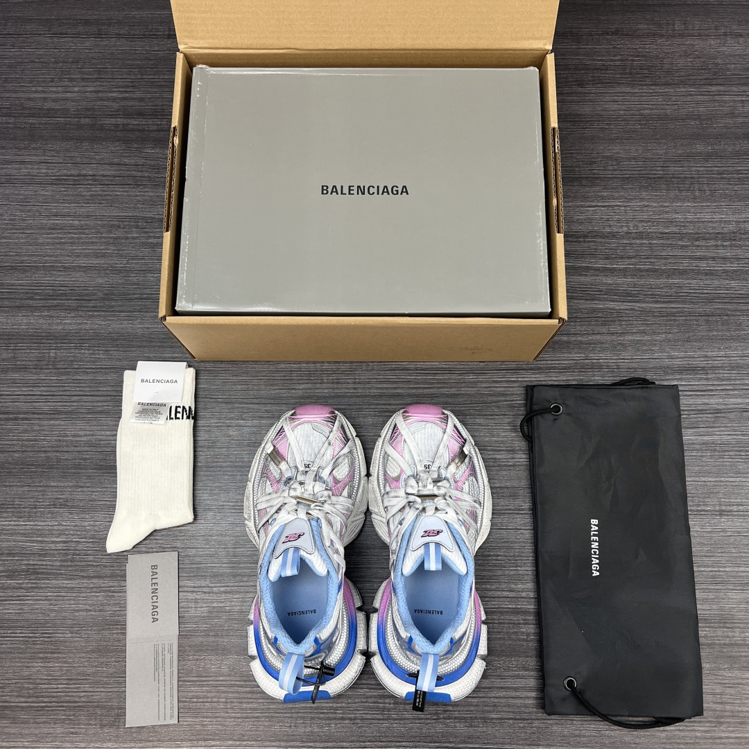 Balenciaga 纯 本Balenciaga巴黎世家 3XL扣式绑带 圆头系带 低帮 老爹鞋 粉蓝 在延续 Track Trainer 户外轮廓和复杂鞋面结构的同时