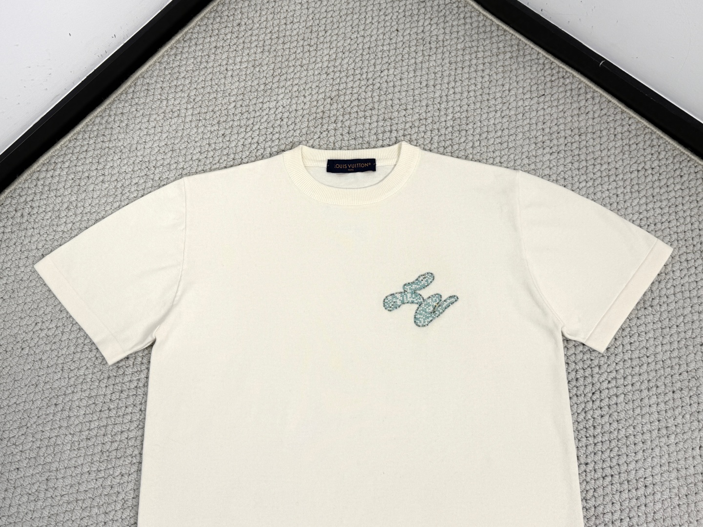 Louis Vuitton Jersey T-Shirt: Stylish and Comfortable Design 4 cmp i1750941223235 9965 0 1