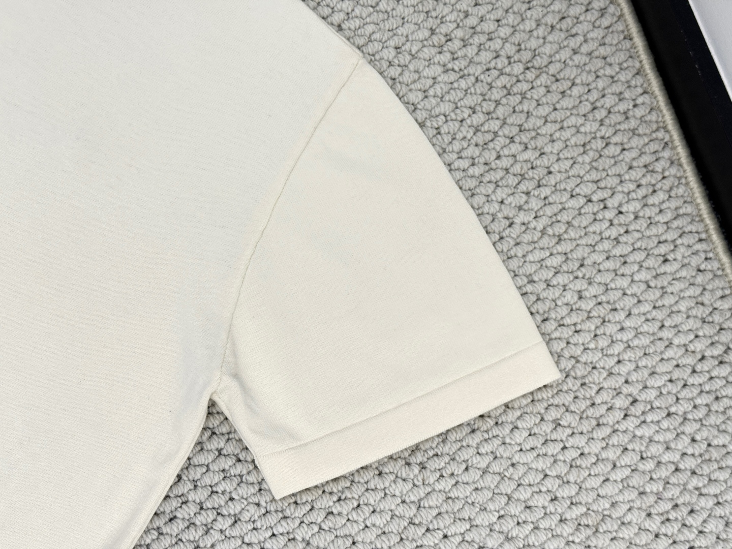 Louis Vuitton Jersey T-Shirt: Stylish and Comfortable Design 9 cmp i1750941225576 4528 0 8