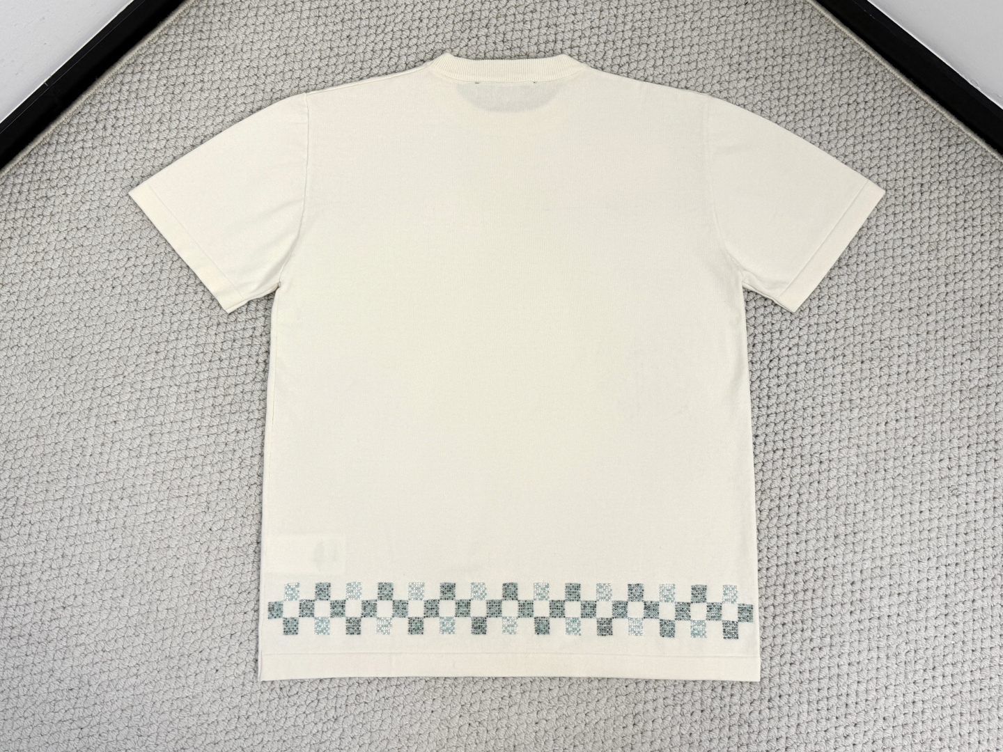 Louis Vuitton Jersey T-Shirt: Stylish and Comfortable Design 2 cmp i1750941429435 1564 0 8