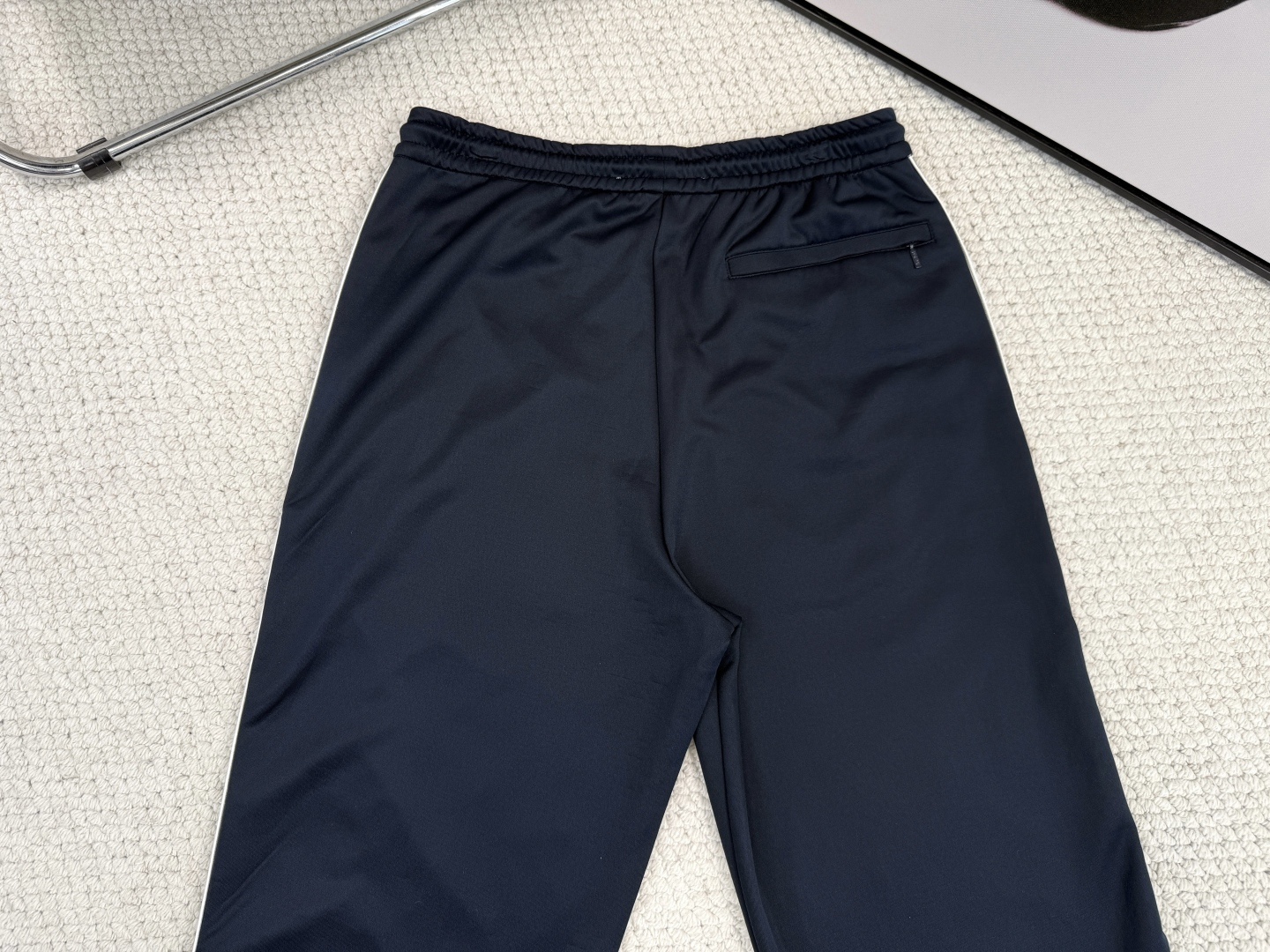 
罗意威
Loewe/产品简介
罗意 /  科技平纹针织运动裤

运动服短裤，采用科技平纹针织面料，带有