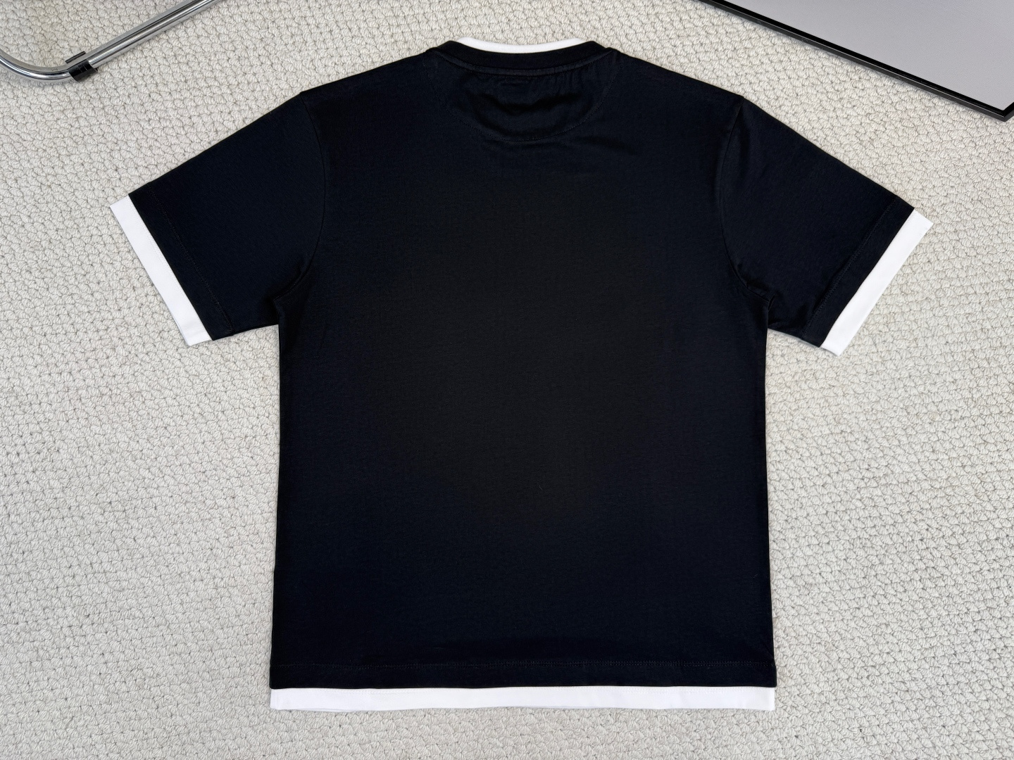 
Prada 普拉达/产品简介

普拉达 / 三角徽标棉质T恤
面料：24S双纱特种纺织紧密棉 / 18