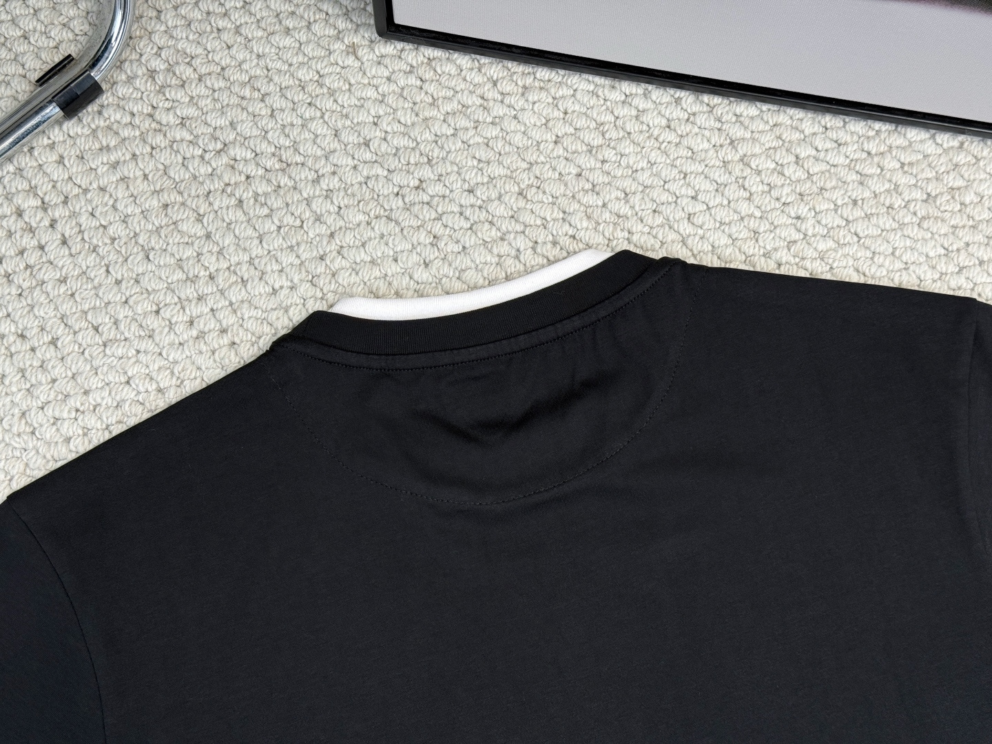 
Prada 普拉达/产品简介

普拉达 / 三角徽标棉质T恤
面料：24S双纱特种纺织紧密棉 / 18