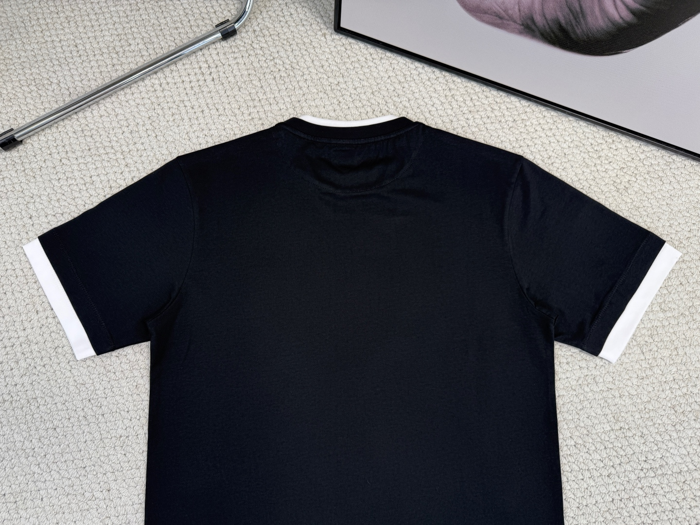 
Prada 普拉达/产品简介

普拉达 / 三角徽标棉质T恤
面料：24S双纱特种纺织紧密棉 / 18