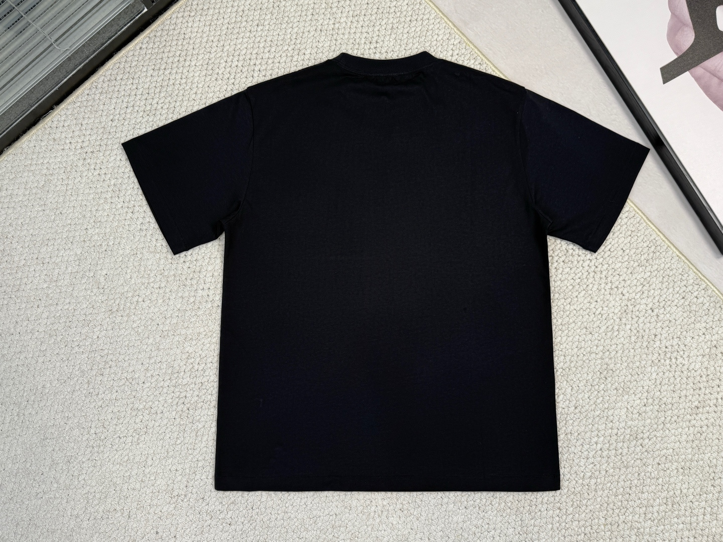 迪奥-产品简介CD / Paris 标志圆领 T 恤面料：24S特纺紧密棉面料；185g罗纹：32S双纱