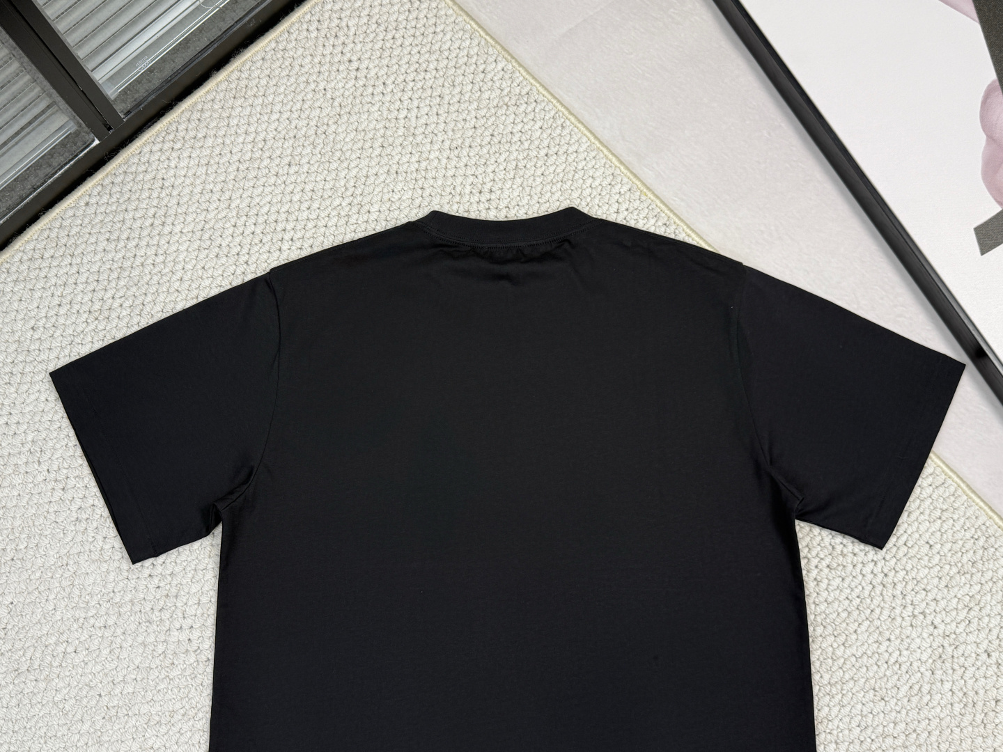 迪奥-产品简介CD / Paris 标志圆领 T 恤面料：24S特纺紧密棉面料；185g罗纹：32S双纱