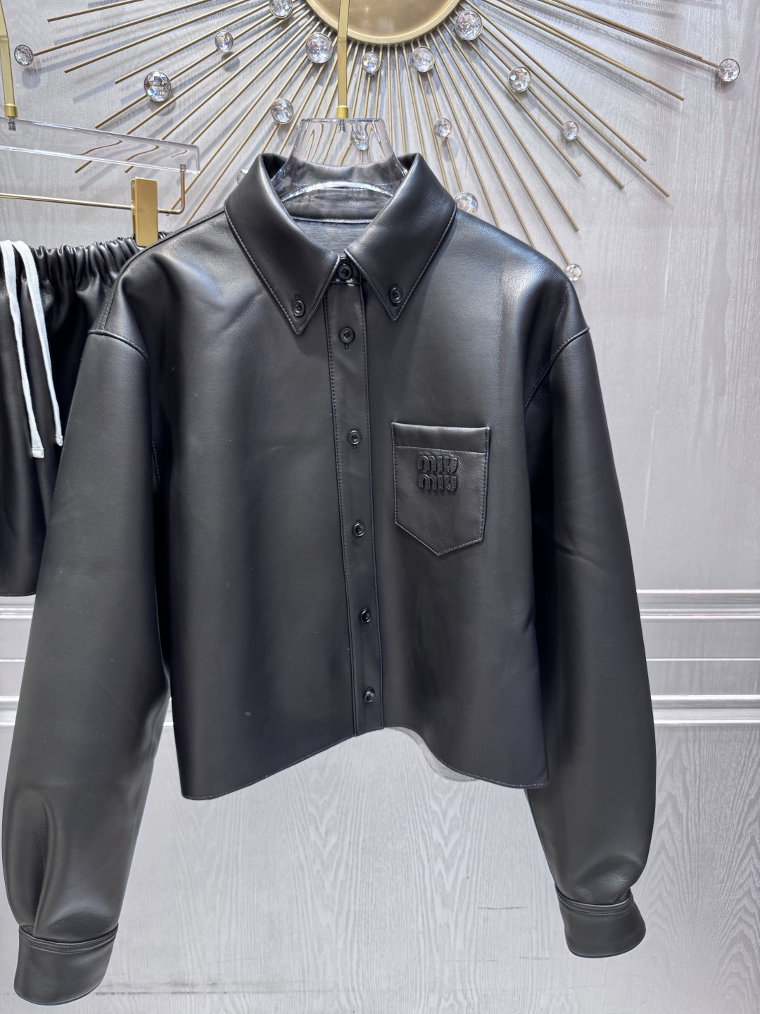NO:946125,25 early autumn new products Lambskin shirt-style top Sheepskin pleated low-waist bud mini skirt Top SML skirt 420, Miu Miu-clothing, skirts, shirts, sheepskin,1986090925早秋新品 小羊皮衬衫式上衣羊皮褶皱低腰花苞超短半身裙 上衣SML 裙420,缪缪-服装,skirts,shirts,sheepskin,,Women's clothing