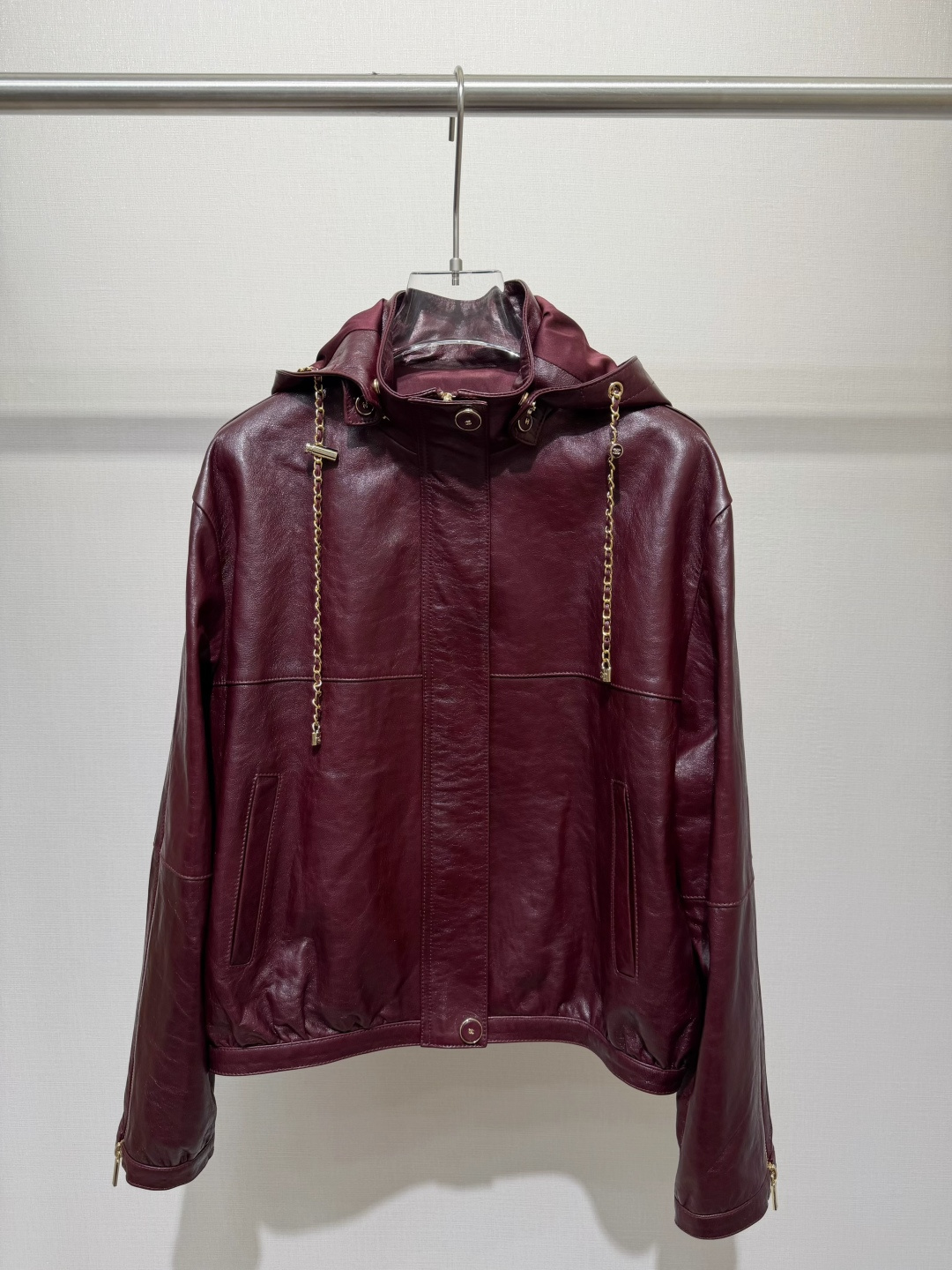 NO:945657,26P lambskin hooded chain jacket and skirt suit Detailed picture!  SML leather jacket, Chanel-clothing,chanel,skirts,jackets & coats,leather jacket,sheepskin,hats,1986090926P小羊皮连帽链条夹克半裙套装 细节图！SML 皮衣,香奈儿-服装,chanel,skirts,jackets & coats,leather jacket,sheepskin,hats,,Women's clothing