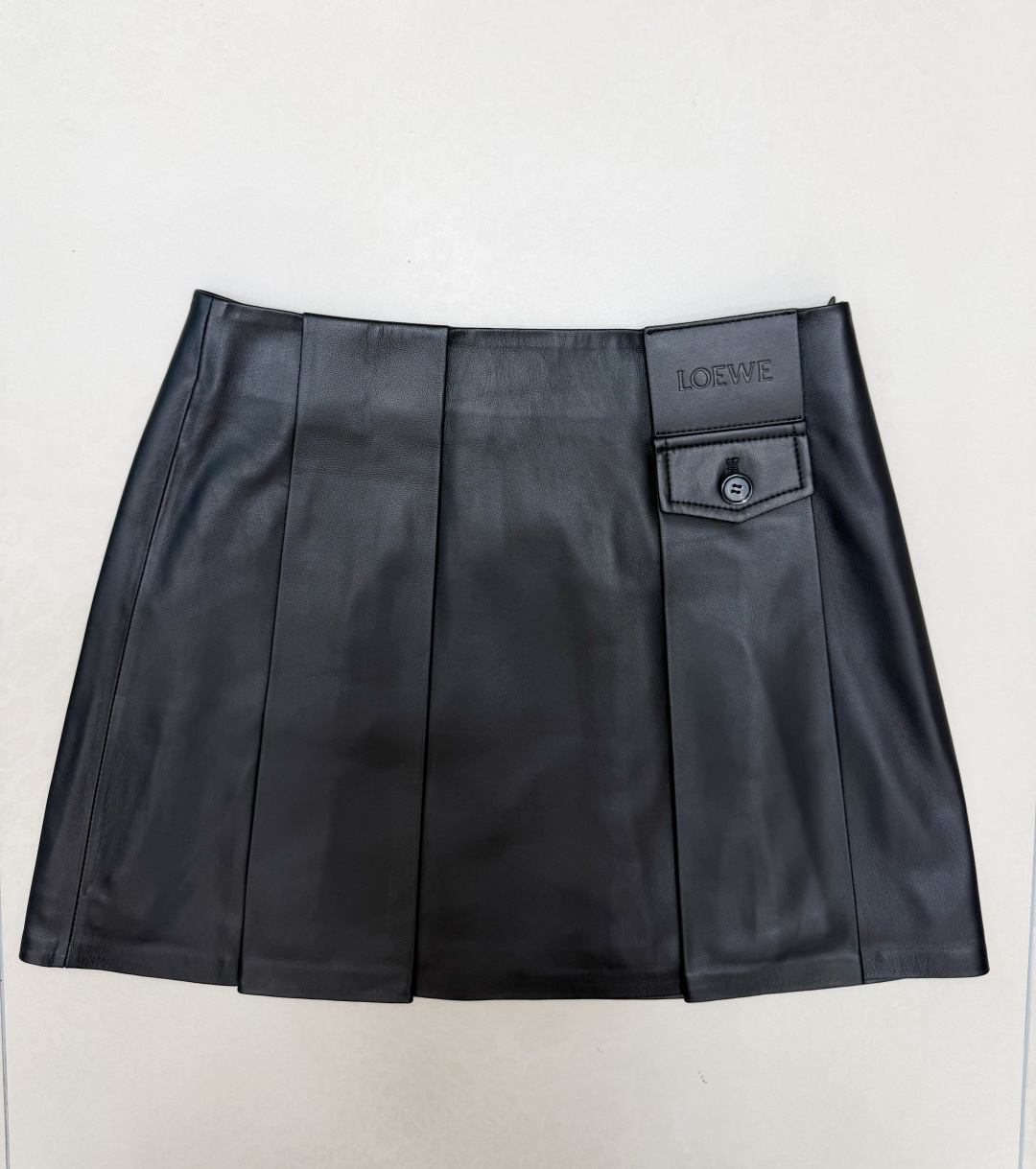 NO:945617,Pleated lambskin mini skirt detail!  SML, Loewe-clothing,loewe,skirts,sheepskin,19860909褶裥小羊皮迷你半裙 细节图！SML,罗意威-服装,loewe,skirts,sheepskin,,Women's clothing