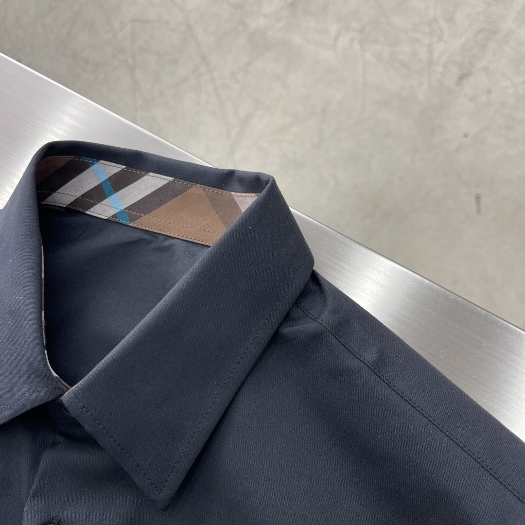 

-BBR 标识战马小刺绣细节府绸衬衫明扣款贝壳扣，这款面料带弹力，穿着舒适！
尺码S-XXL。