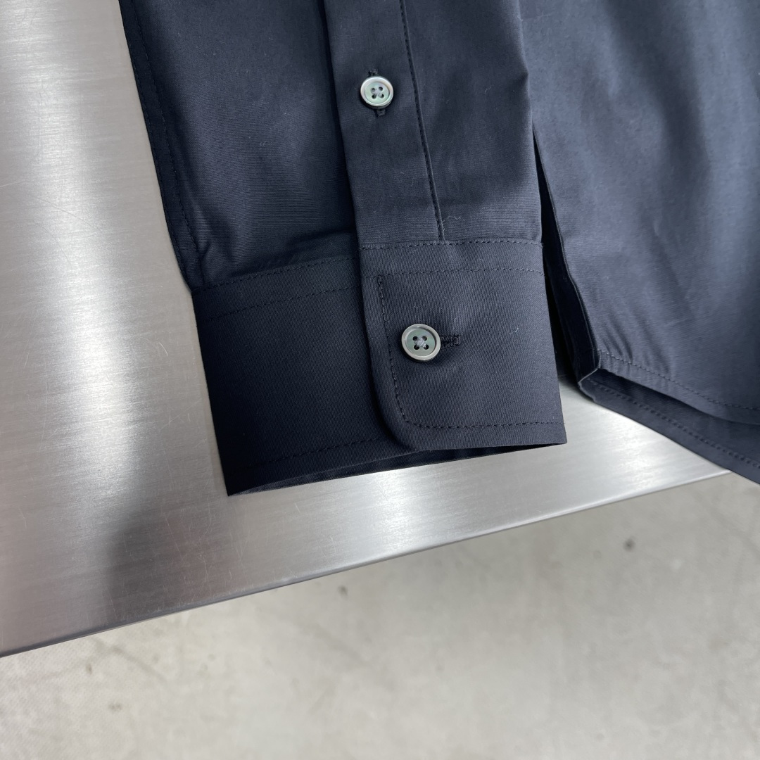 

-BBR 标识战马小刺绣细节府绸衬衫明扣款贝壳扣，这款面料带弹力，穿着舒适！
尺码S-XXL。