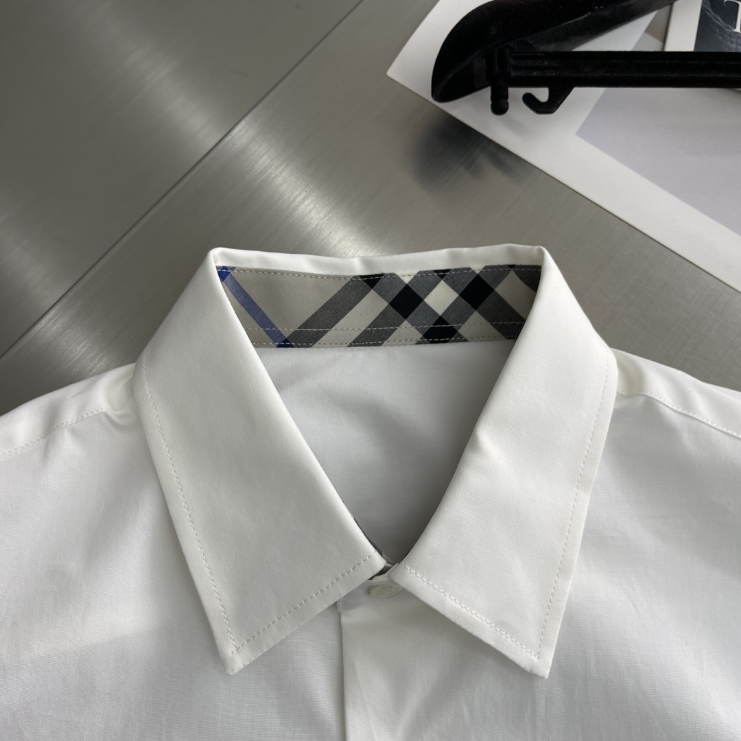 

-BBR 标识战马小刺绣细节府绸衬衫明扣款贝壳扣，这款面料带弹力，穿着舒适！
尺码S-XXL。