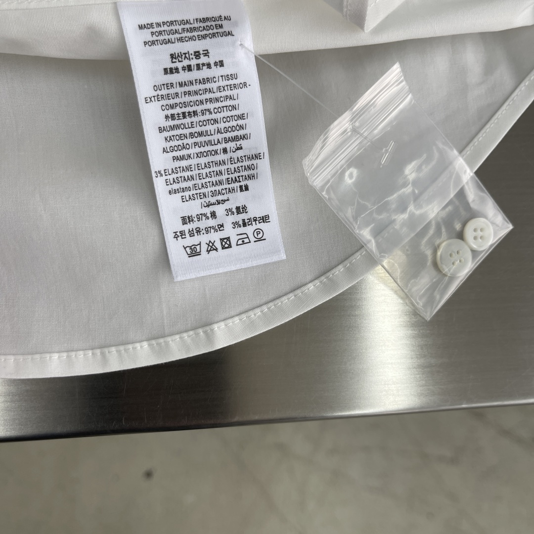 

-BBR 标识战马小刺绣细节府绸衬衫明扣款贝壳扣，这款面料带弹力，穿着舒适！
尺码S-XXL。