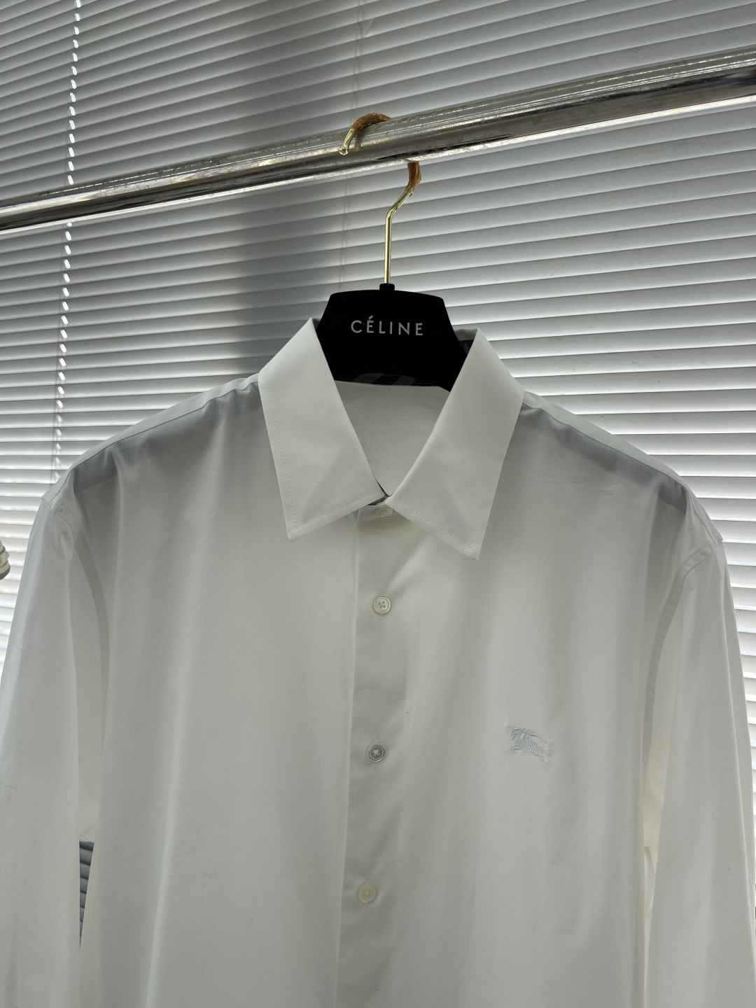 

-BBR 标识战马小刺绣细节府绸衬衫明扣款贝壳扣，这款面料带弹力，穿着舒适！
尺码S-XXL。