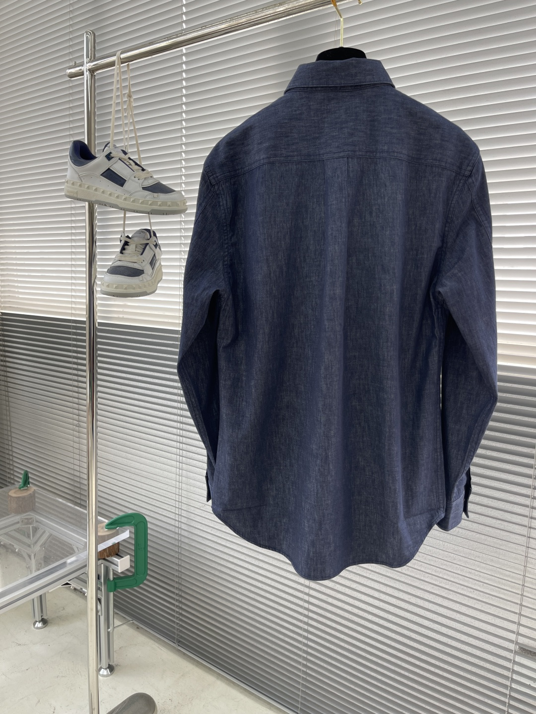 -Dio 绣花细节衬衫款牛仔外套。金属明扣款 面料微弹穿着舒适款式百搭尺码:S-XXL肩宽4546474