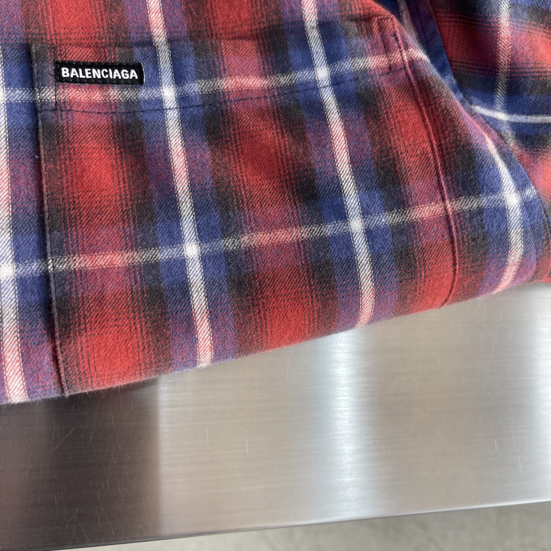 Balenciaga Reversible Plaid Shirt Jacket with Soft Cotton and Stylish Design 5 cmp i1736411472945 5739 0 1