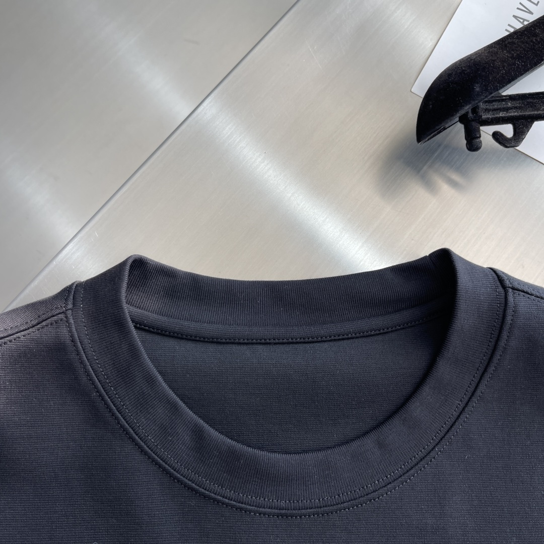 

-FEND 2025春夏短袖系列

尺码   m-5xL
版型：微阔版型
克重：260克重
成份： 