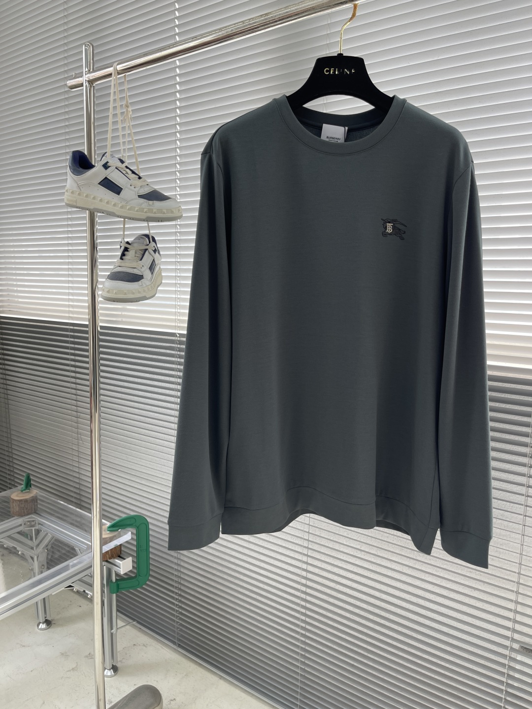NO:952764,/1 piece 1/2 piece (available in 52, 54, 56) -BBR round neck long sleeves, same style for men and women, material mulberry silk cashmere, suitable for seasons spring, autumn, winter, round neck, long sleeves, regular sleeves, regular length, regular fit, other styles, regular thickness, size M-3XL, size chart M, length 64, bust 100, sleeve length 60, shoulder width 43  L length 66 bust 104 sleeve length 61 shoulder width 4419860909/1件 1/2件（52 54 56有） -BBR 圆领长袖 男女同款 材质桑蚕丝山羊绒 适用季节春 秋,冬 领型圆领 袖长长袖 袖型常规袖 衣长常规 版型合身 款式其他 厚度常规 尺码 M-3XL 尺码表M衣长64胸围100袖长60肩宽43 L衣长66胸围104袖长61肩宽44  XL衣长68胸围108袖长62肩宽46  2XL衣长70胸围112袖长63肩宽48 3XL衣长72胸围116袖长64肩宽,,,Men's clothing